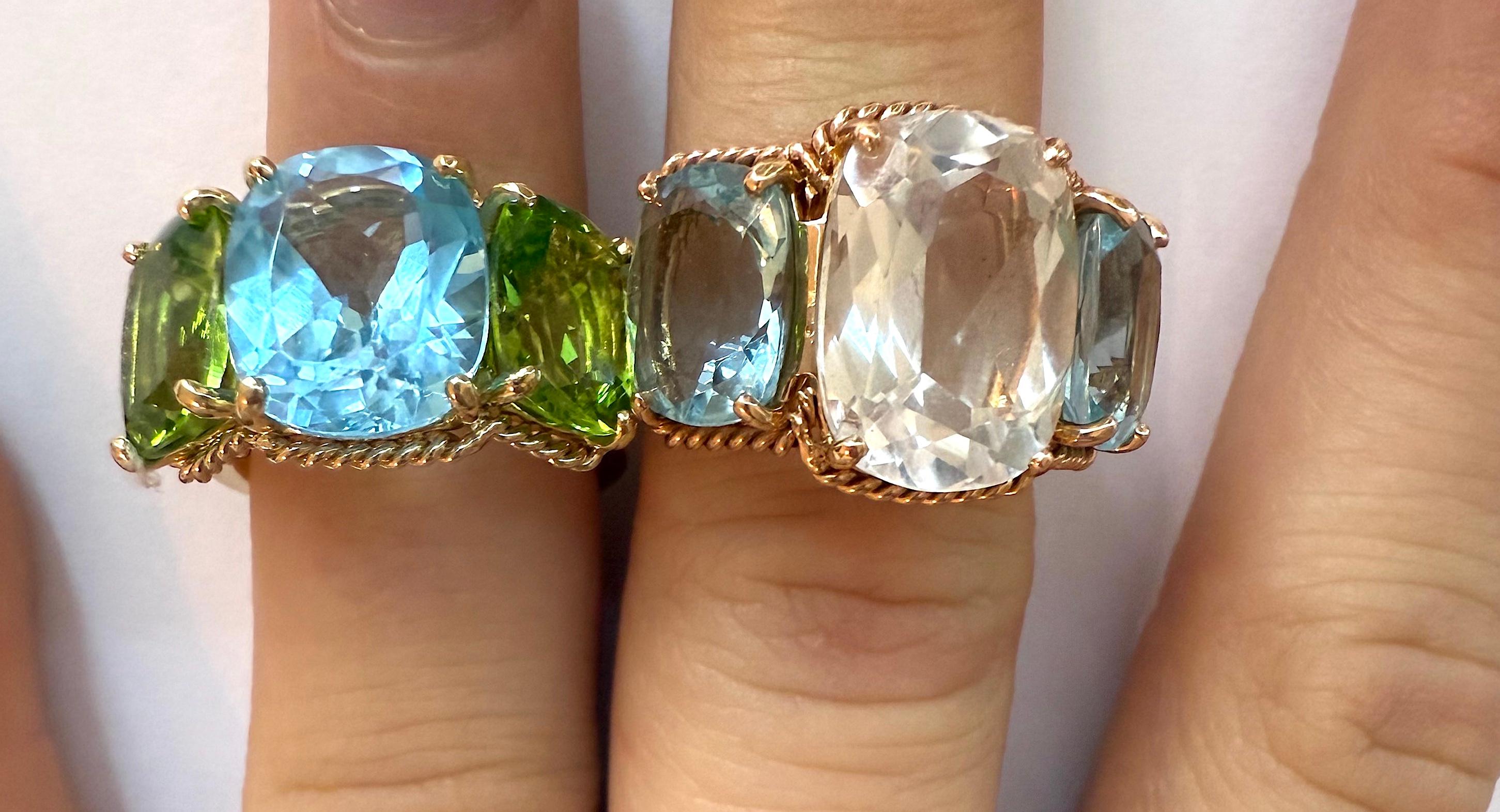 Taglio cuscino Mini anello a tre pietre con Topazio Blu e Peridoto in vendita