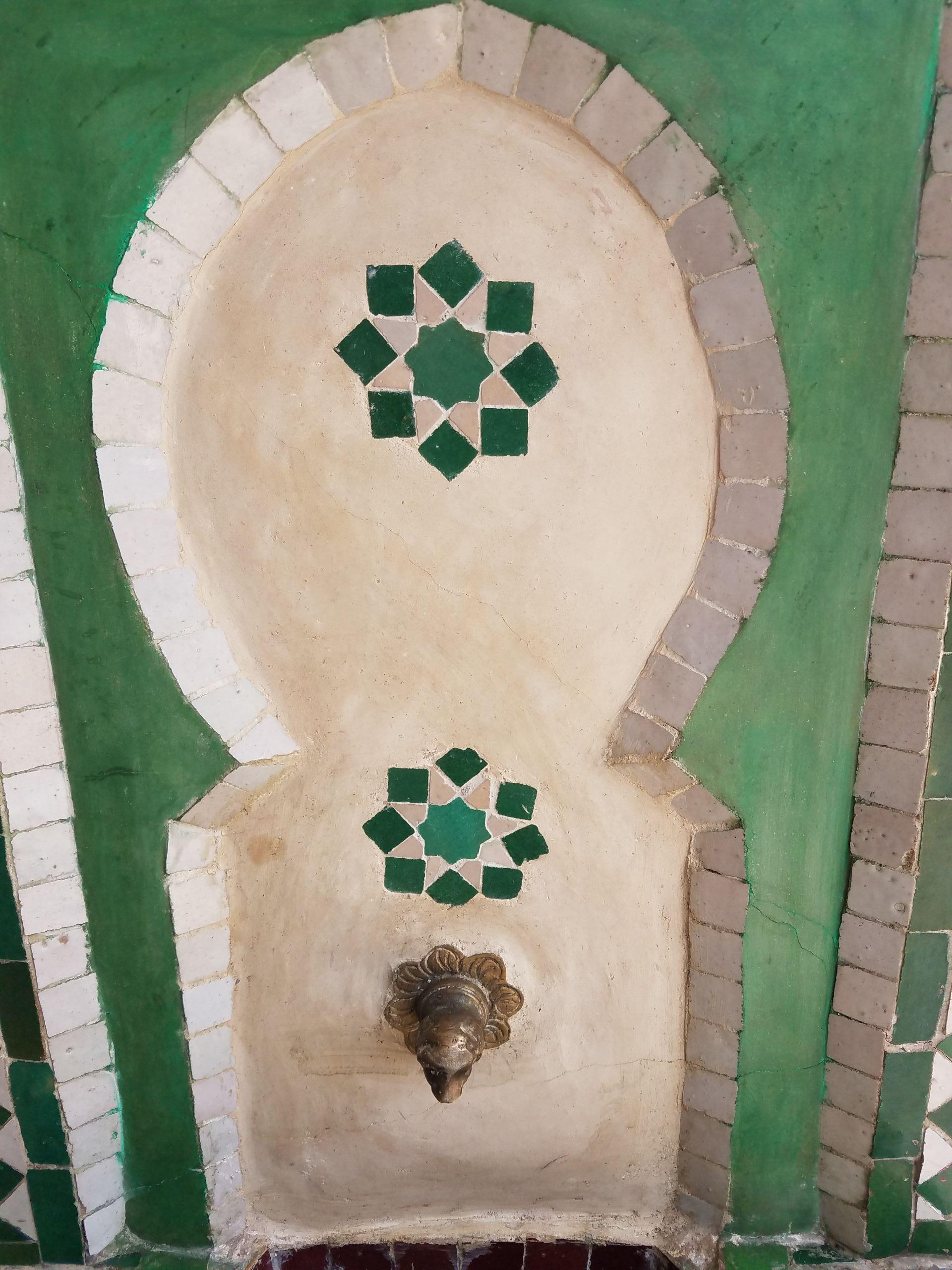 Mini Moroccan mosaic fountain handmade in Marrakech, Morocco. Colors are green/white/beige. This type of fountain is usually found in courtyards and Riads all-over Morocco. Measuring approximately 29