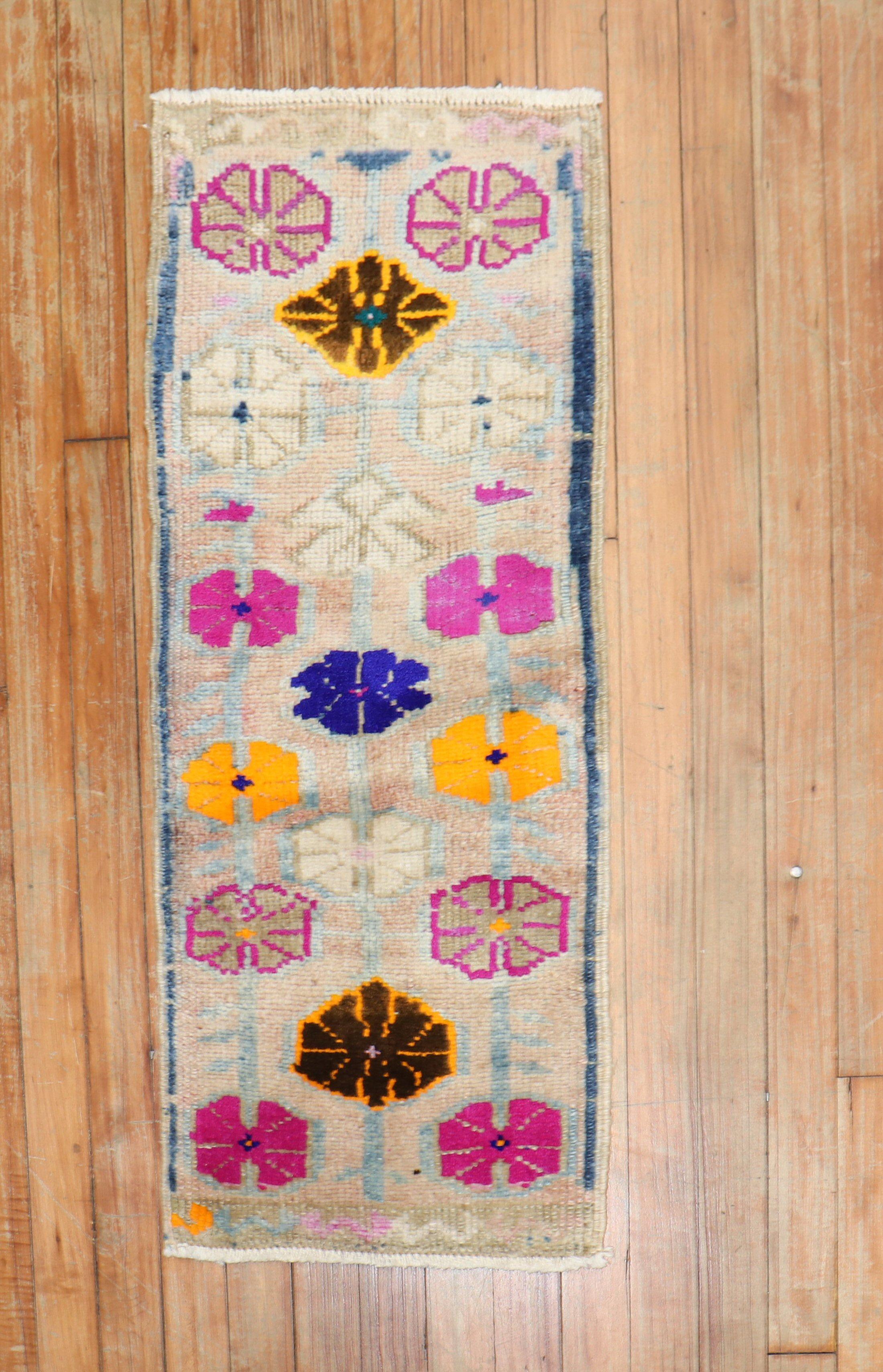 Mid 20th century floral Turkish boho chic rug.

Measures: 1'3'' x 3'.

 

