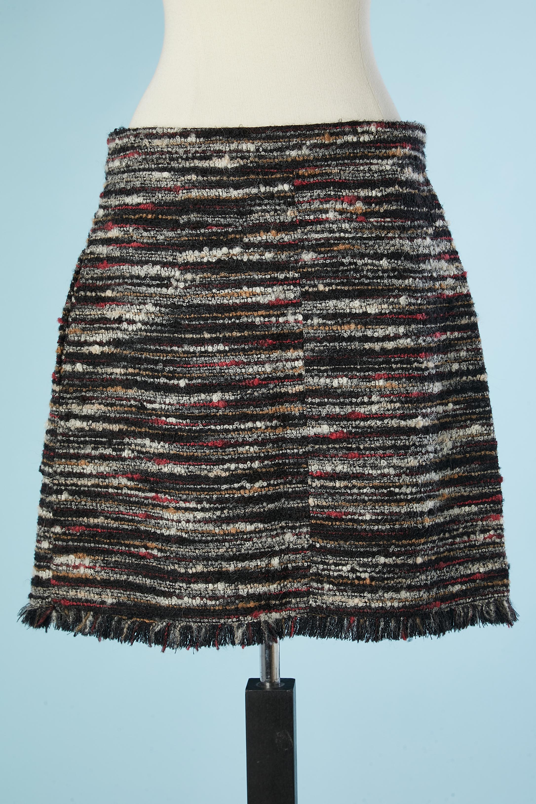 Mini tweed skirt with branded buttons on the front Chanel  In Excellent Condition For Sale In Saint-Ouen-Sur-Seine, FR