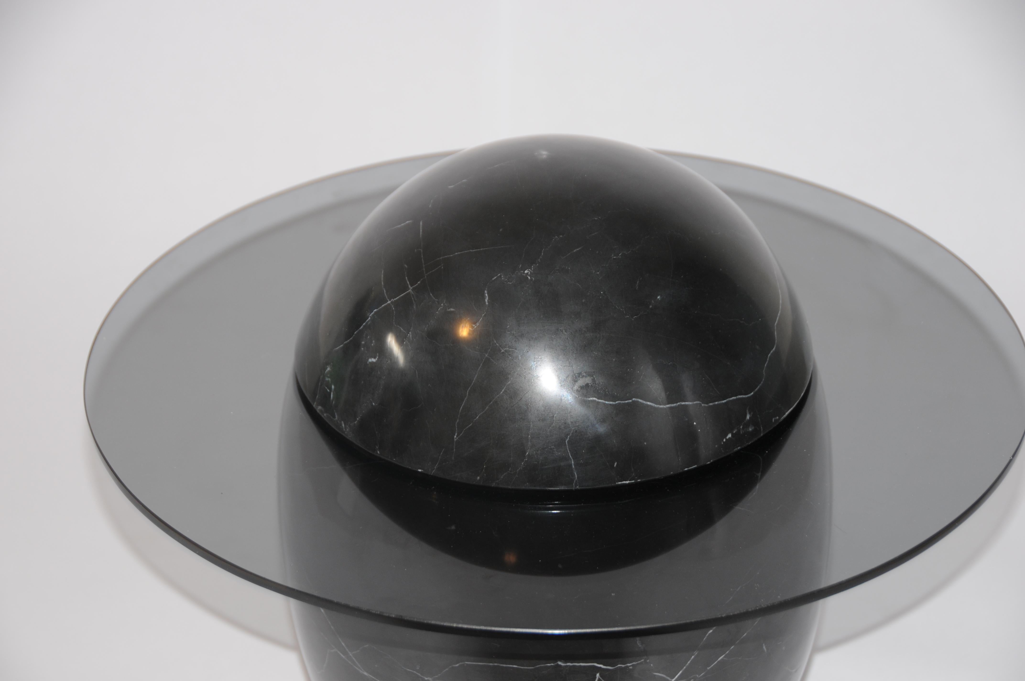 Postmoderne Mini table d'appoint sculpturale Uovo en vente