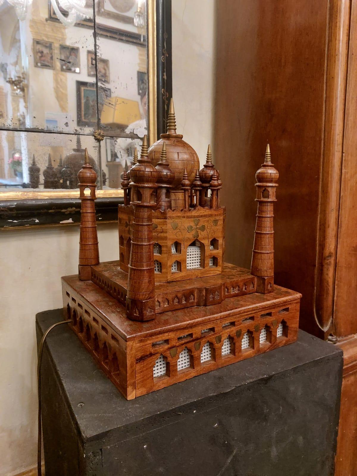 Anglo-indien Taj Mahal miniature en bois en vente