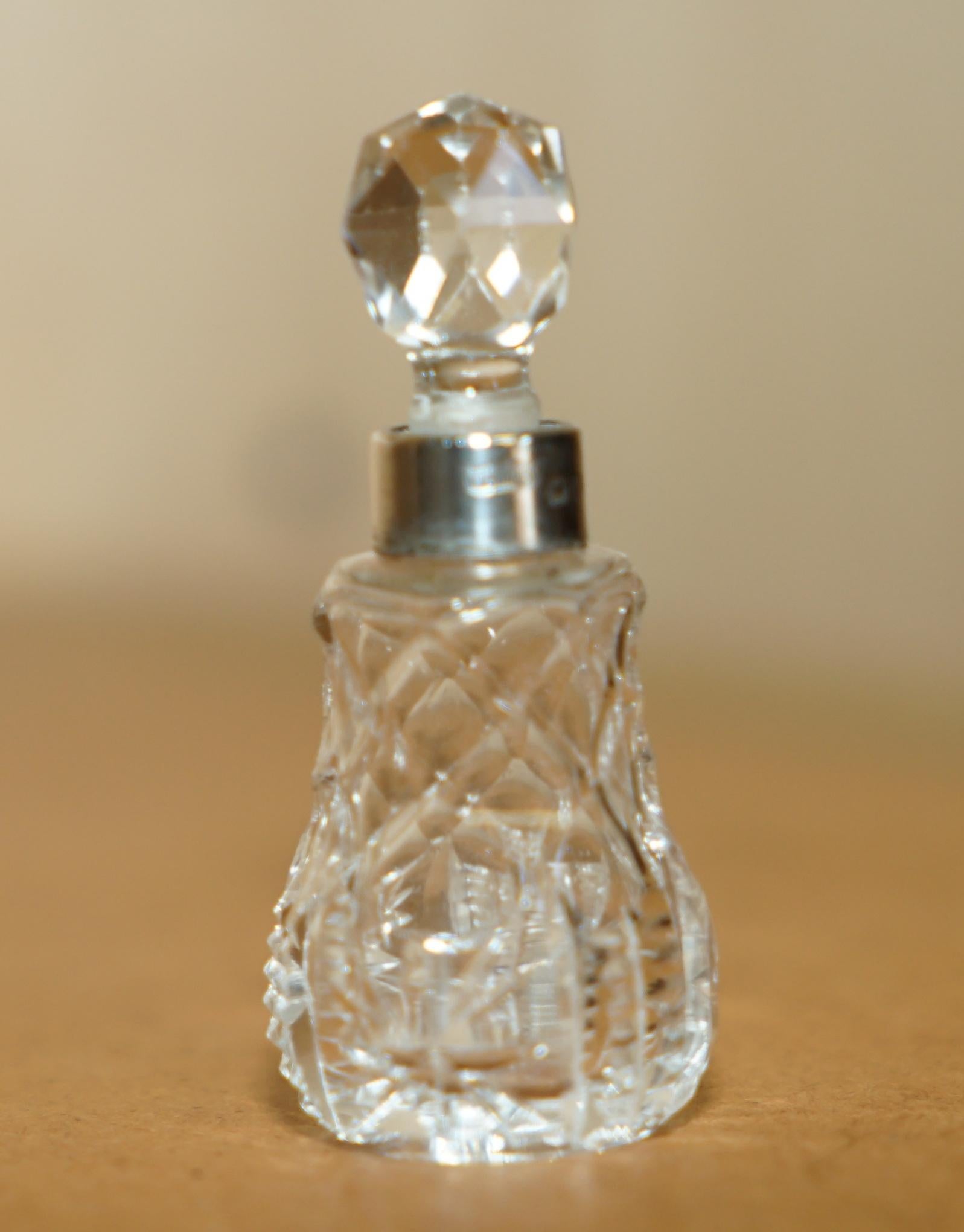 Tardo vittoriano MINIATURA 1891 WILLIAM VALE & SONS BOTTIGLIA DI PROFUMO IN ARGENTO CRISTALLINO in vendita