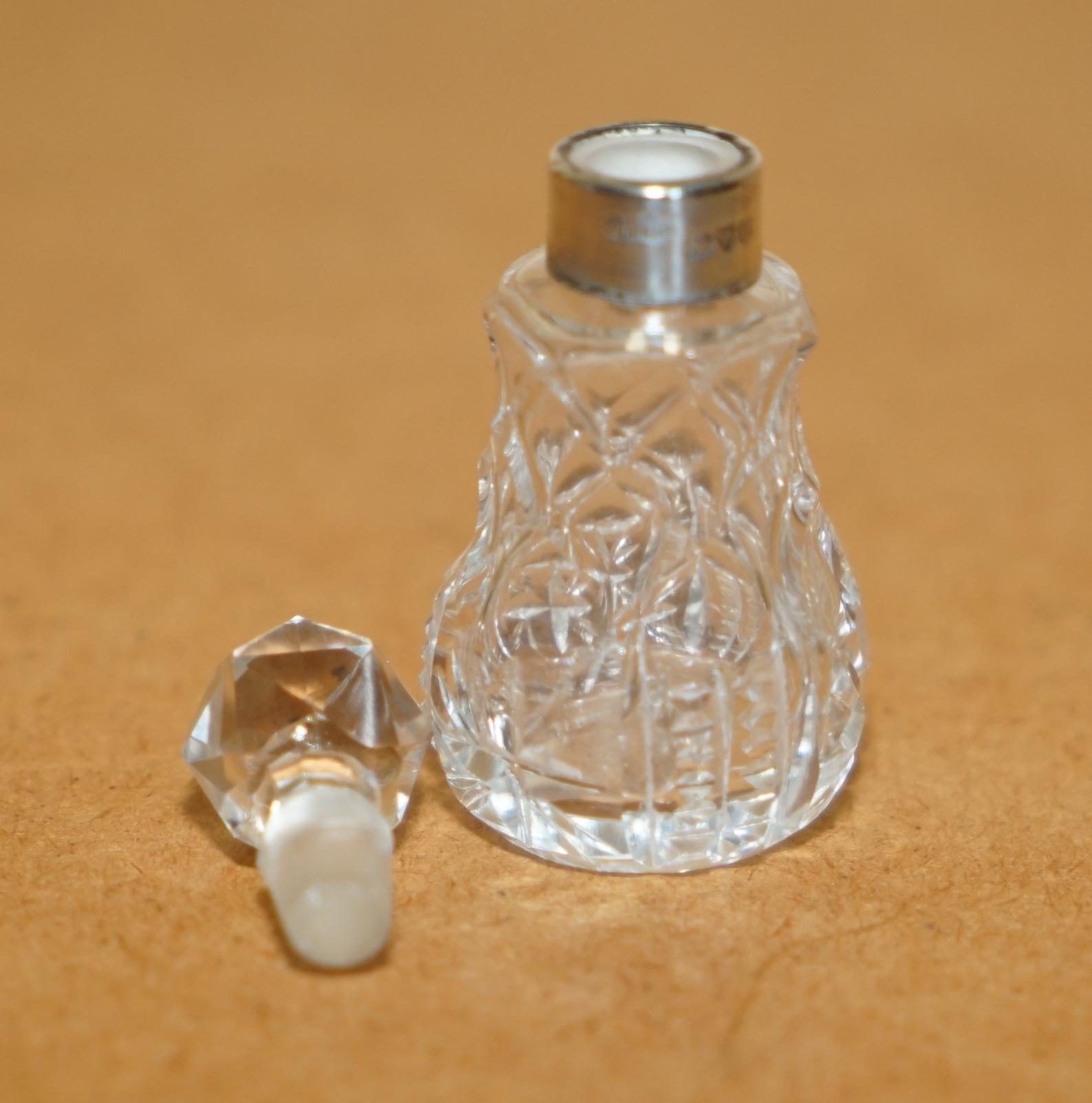 Fatto a mano MINIATURA 1891 WILLIAM VALE & SONS BOTTIGLIA DI PROFUMO IN ARGENTO CRISTALLINO in vendita