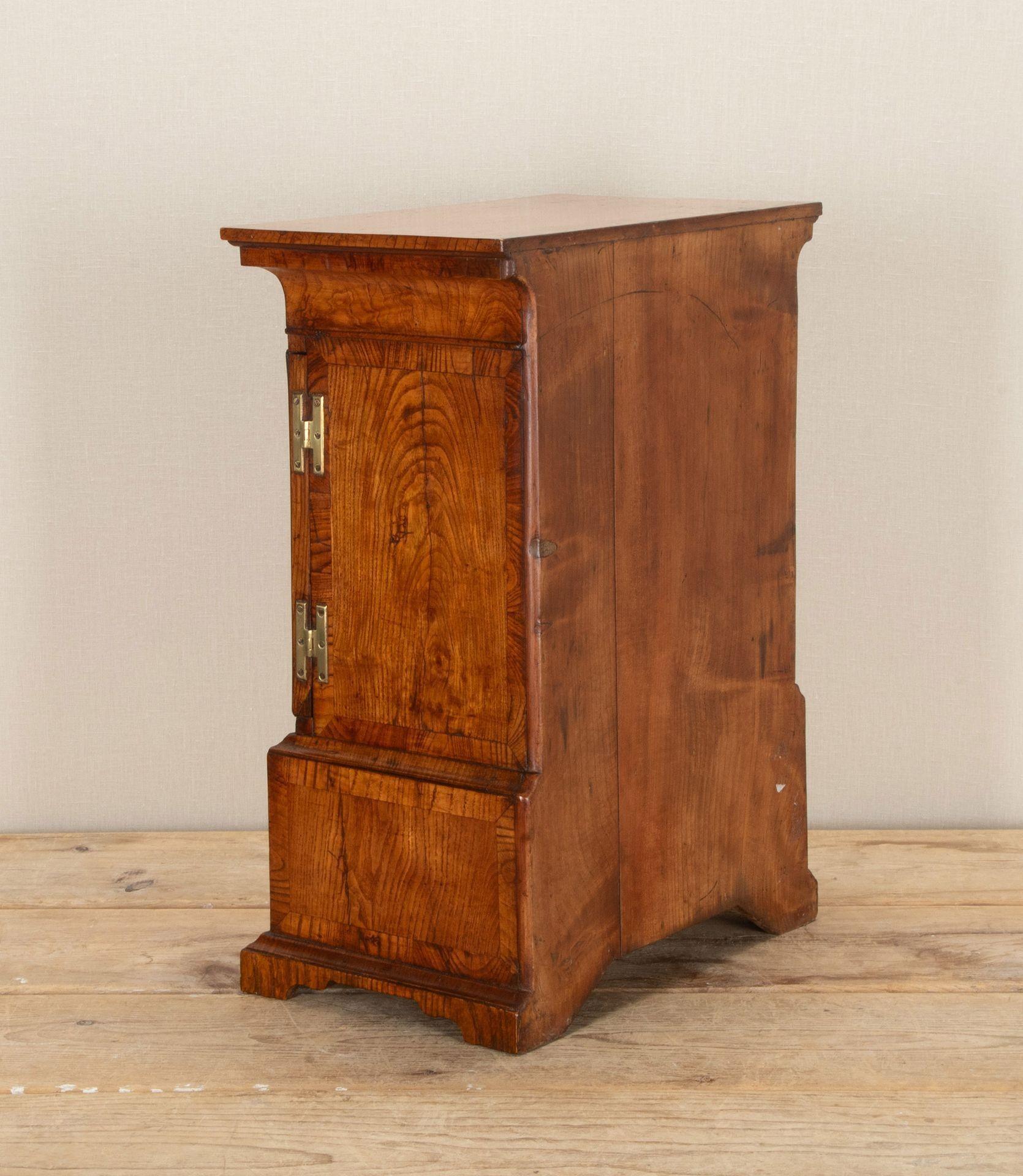 Miniatura del gabinetto delle spezie in frassino del XVIII secolo In condizioni buone in vendita a Gloucestershire, GB
