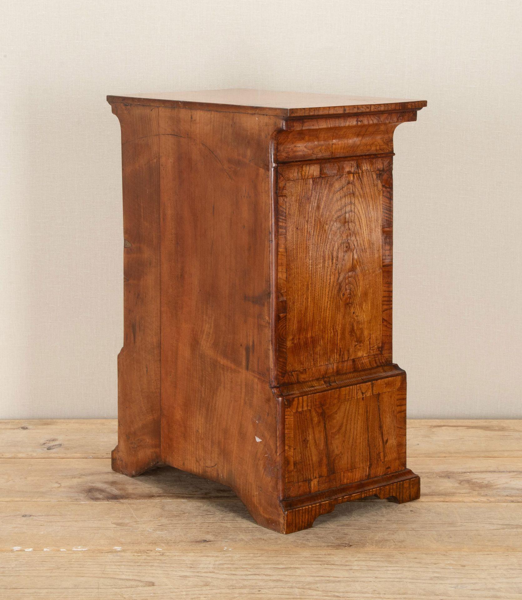 Frassino Miniatura del gabinetto delle spezie in frassino del XVIII secolo in vendita
