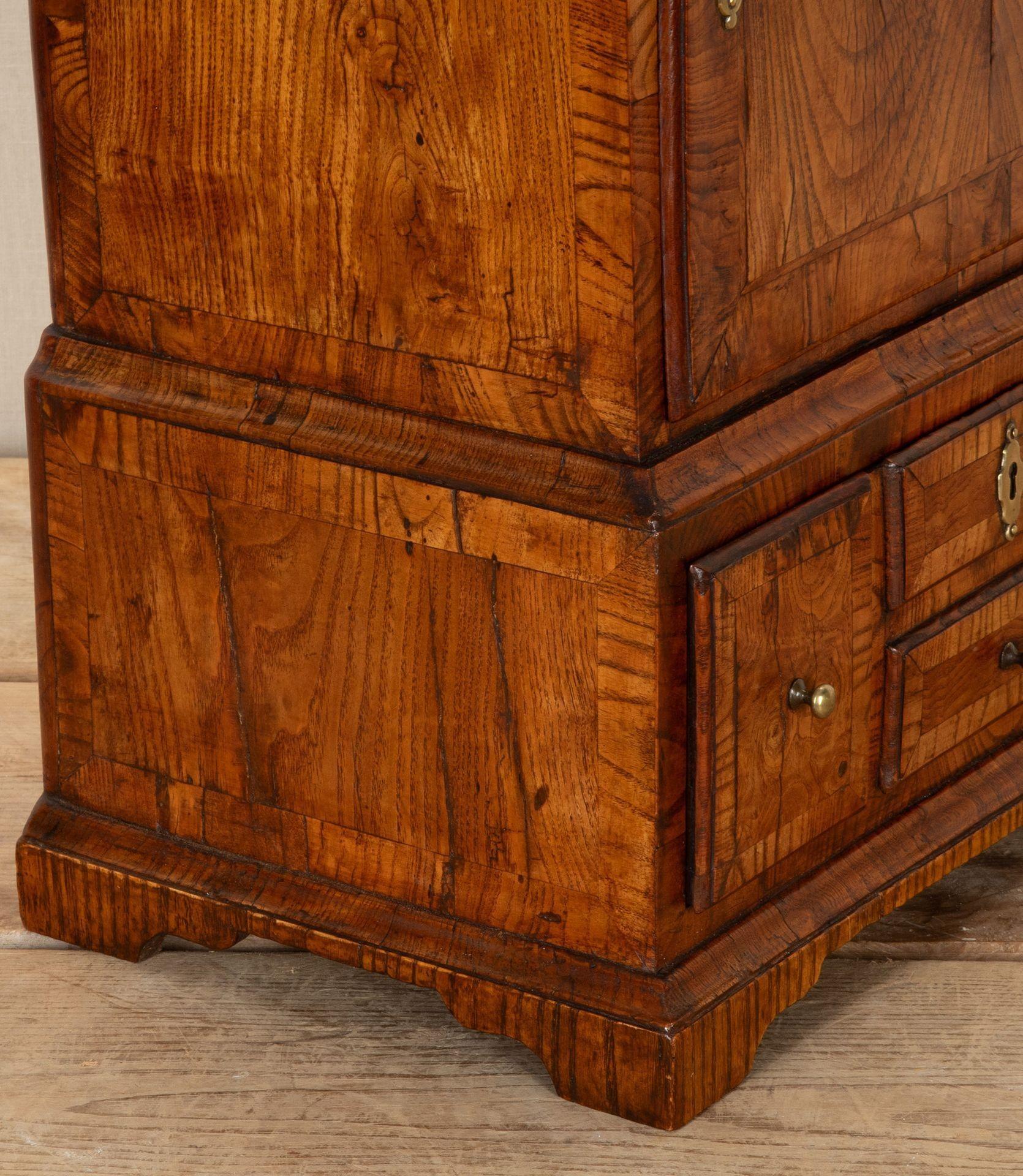 Miniatura del gabinetto delle spezie in frassino del XVIII secolo in vendita 2