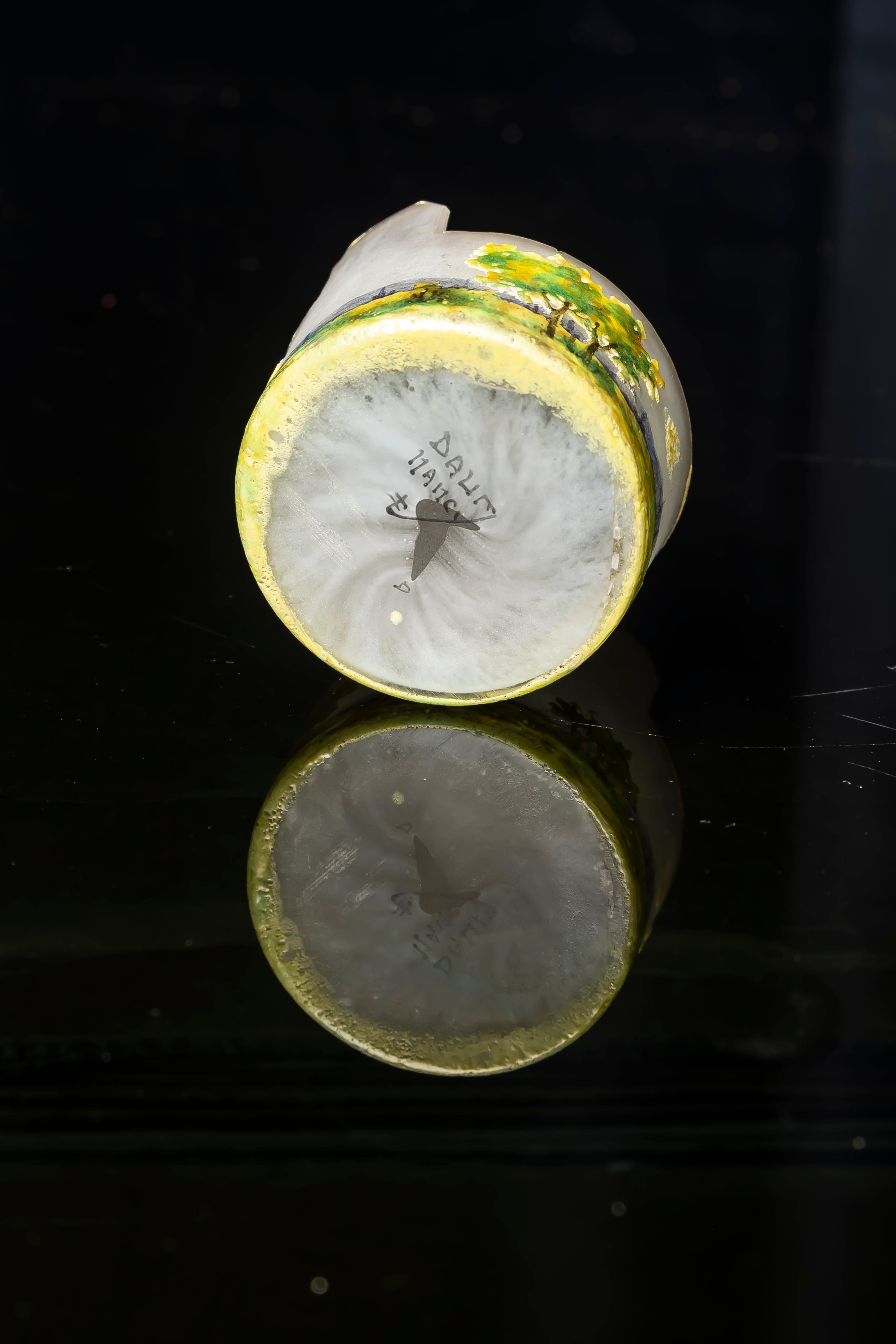 Art Nouveau Vaso in miniatura in vetro smaltato all'acido di Daum Nancy, Francia, XX secolo in vendita