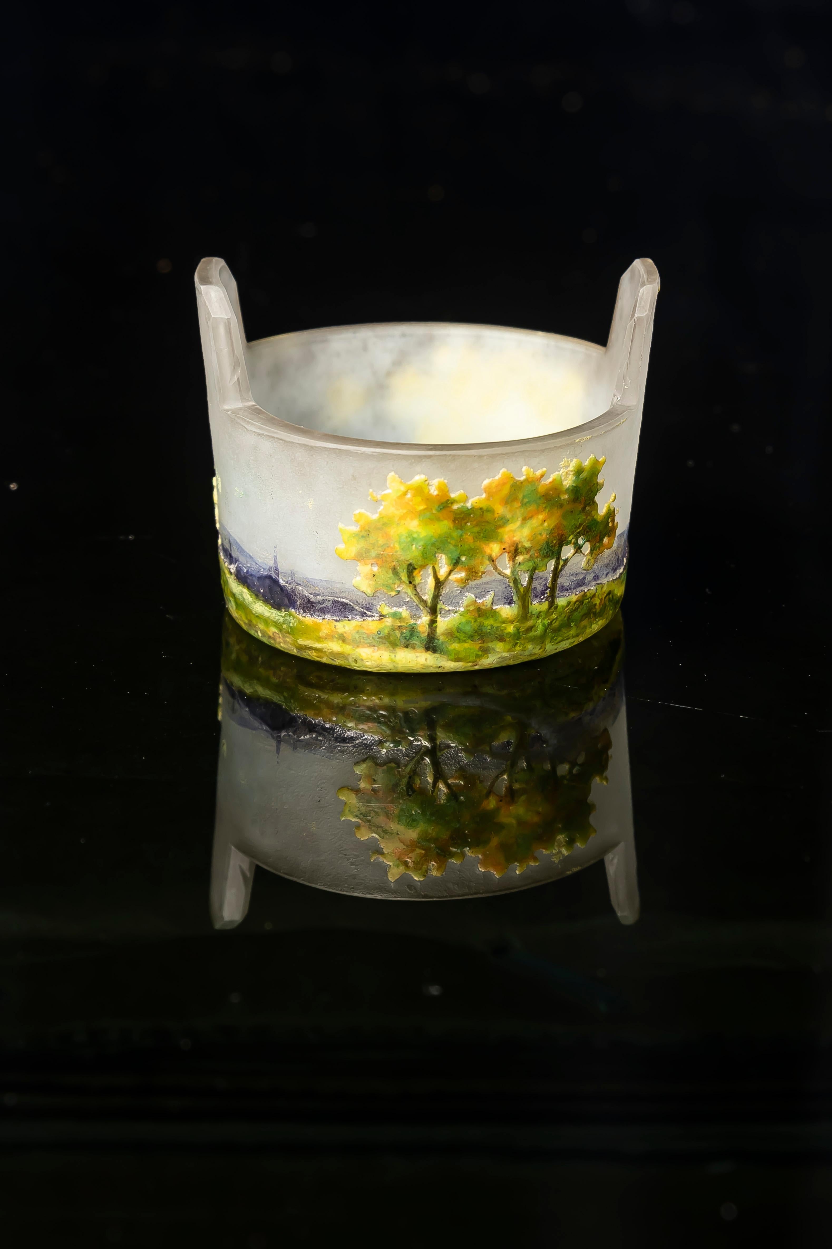 Vaso in miniatura in vetro smaltato all'acido di Daum Nancy, Francia, XX secolo In condizioni buone in vendita a BARCELONA, ES