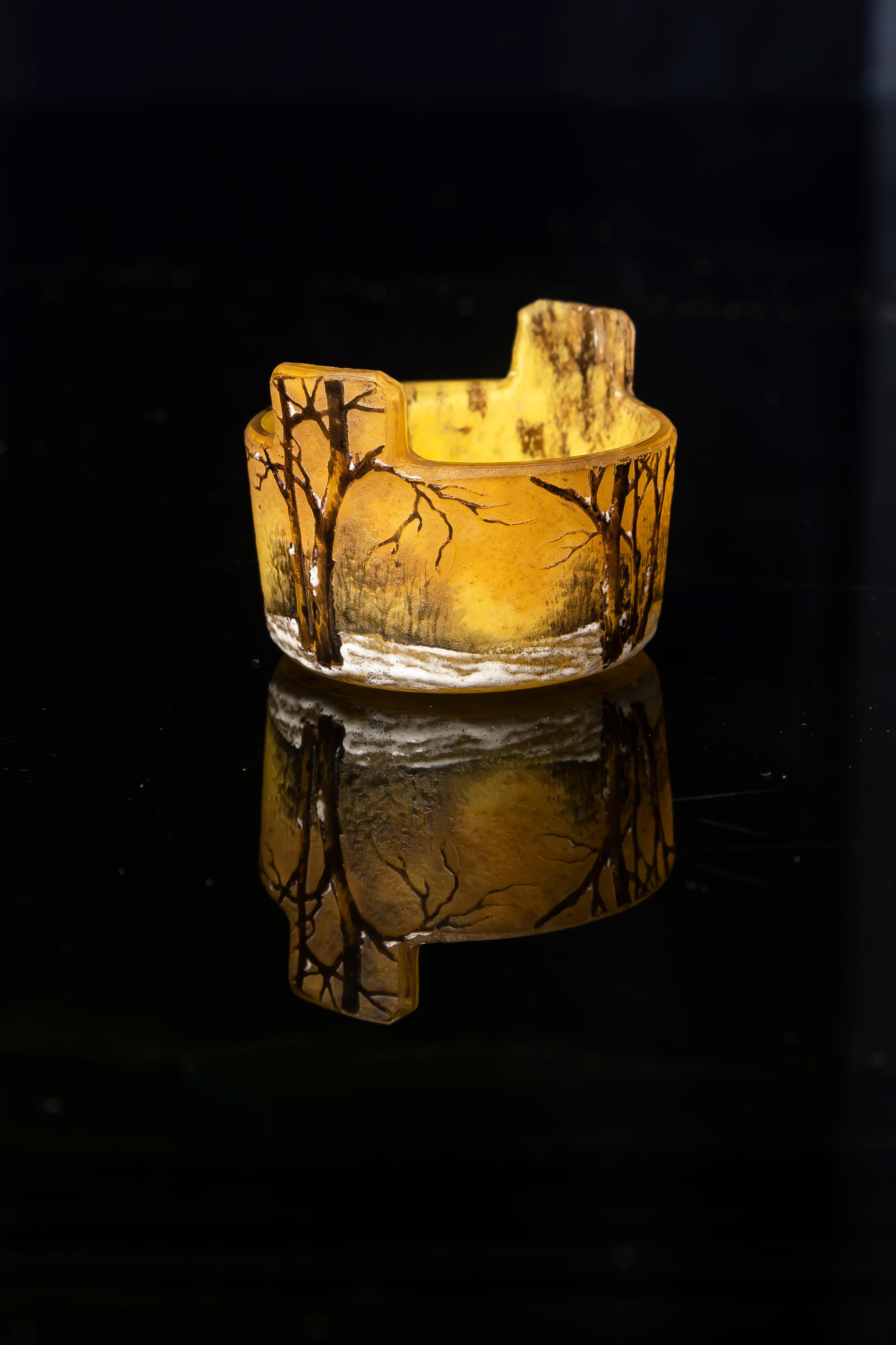 Vaso in miniatura in vetro acidato con paesaggio invernale di Daum Nancy, 20° sec. in vendita 2