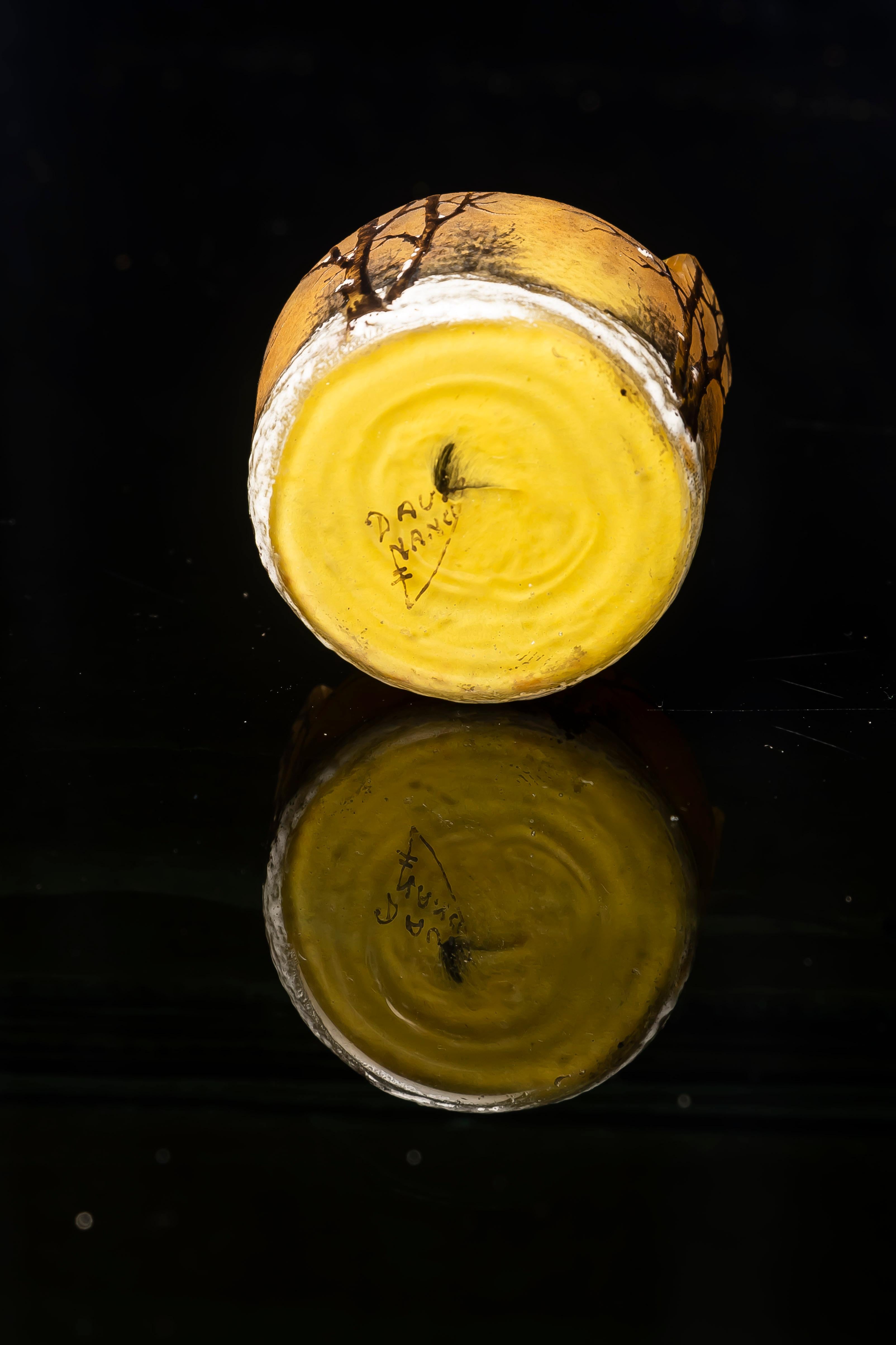 Art Nouveau Vaso in miniatura in vetro acidato con paesaggio invernale di Daum Nancy, 20° sec. in vendita