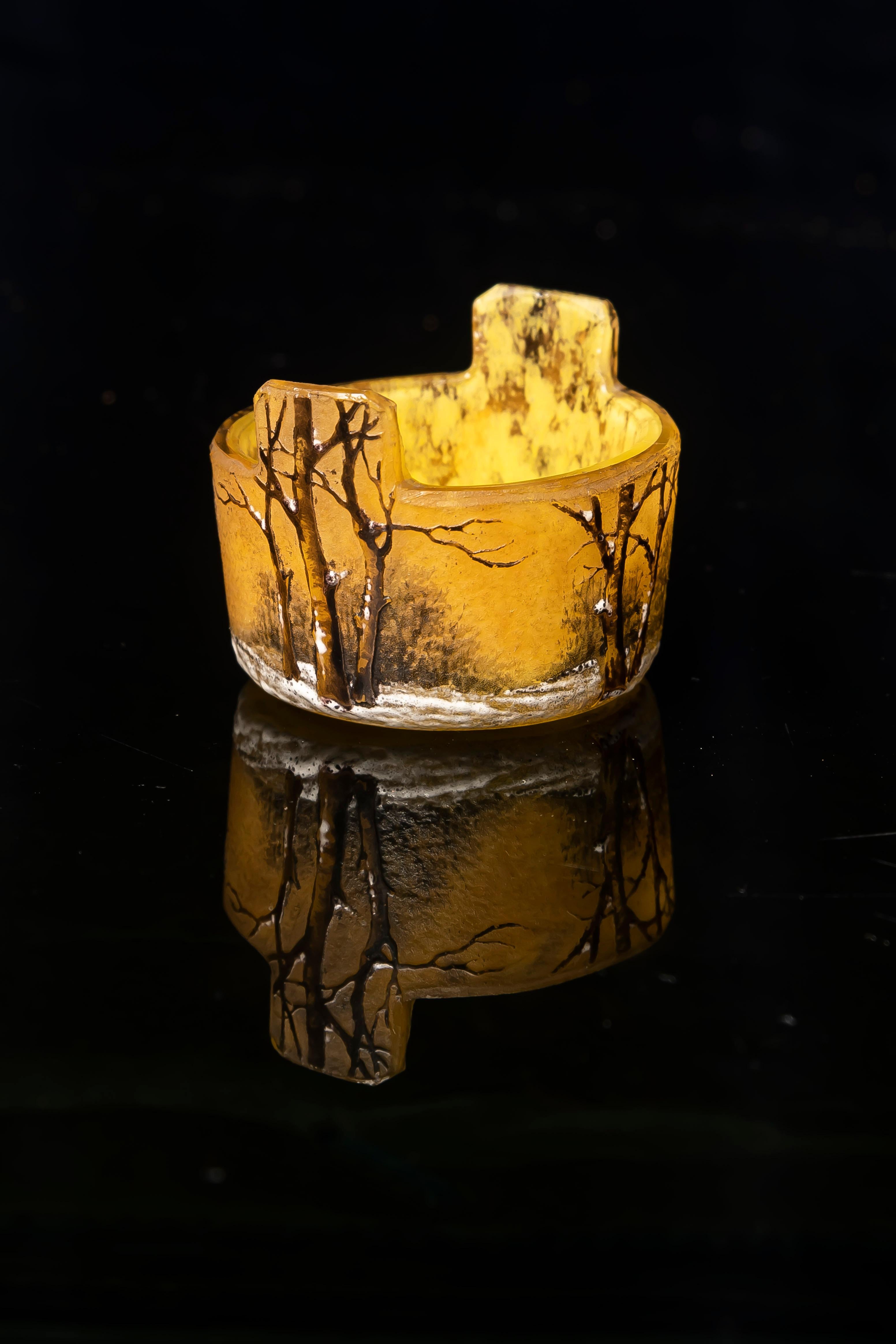 Vaso in miniatura in vetro acidato con paesaggio invernale di Daum Nancy, 20° sec. In condizioni buone in vendita a BARCELONA, ES