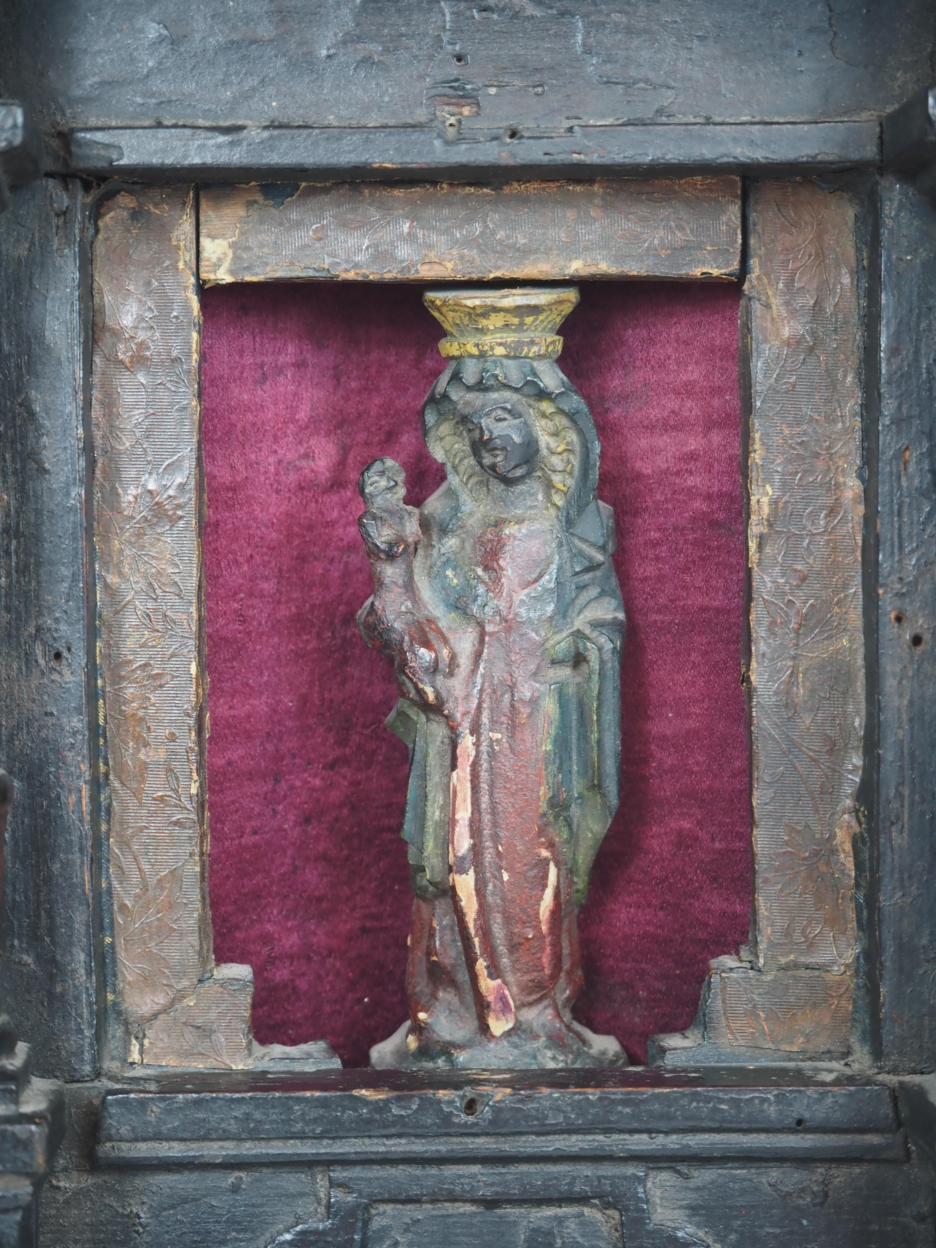 Autel miniature avec Mère Marie et l'enfant Jésus dans le style de la Renaissance, 1657 État moyen - En vente à Gorssel, GE