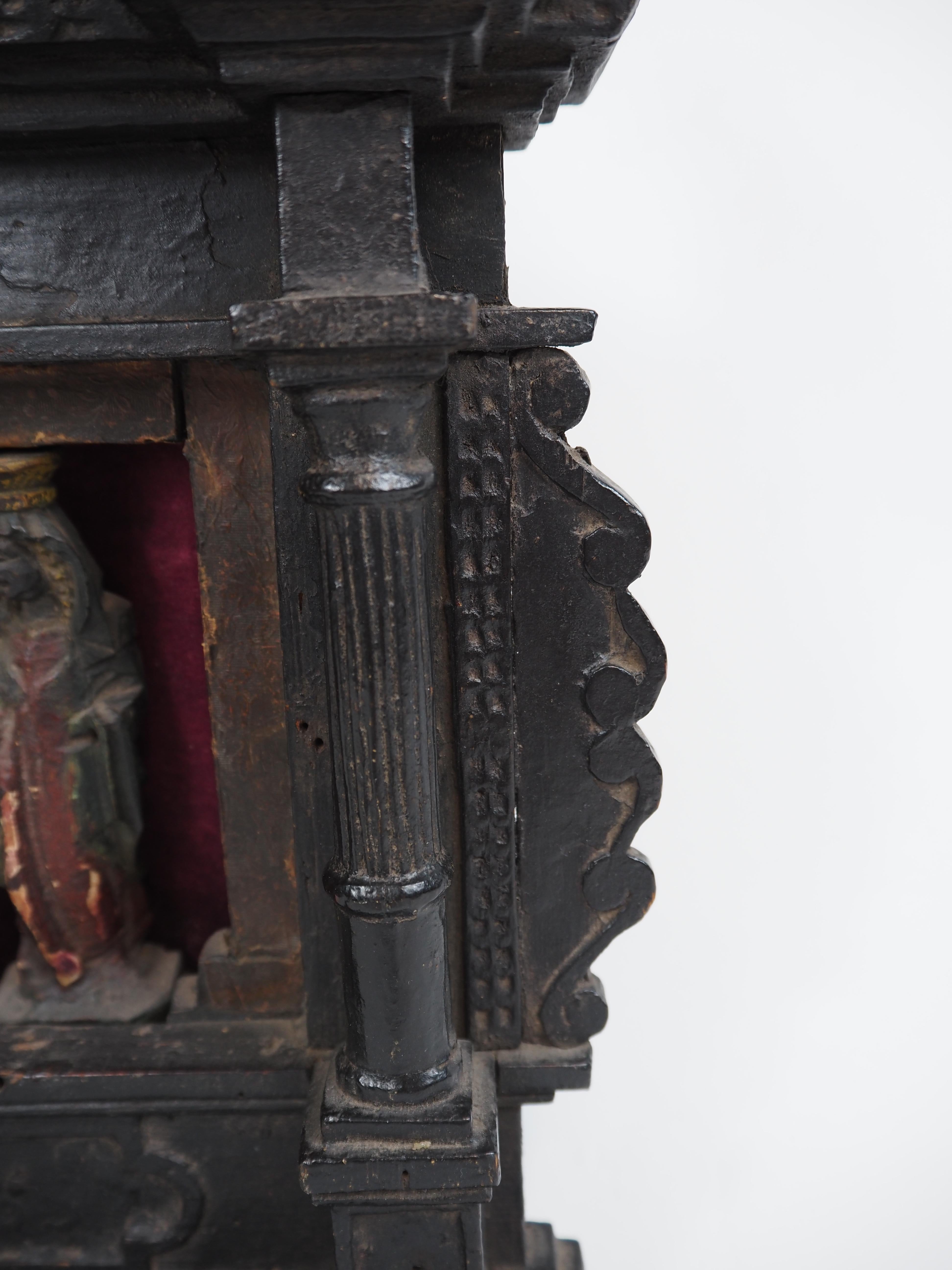Autel miniature avec Mère Marie et l'enfant Jésus dans le style de la Renaissance, 1657 en vente 2