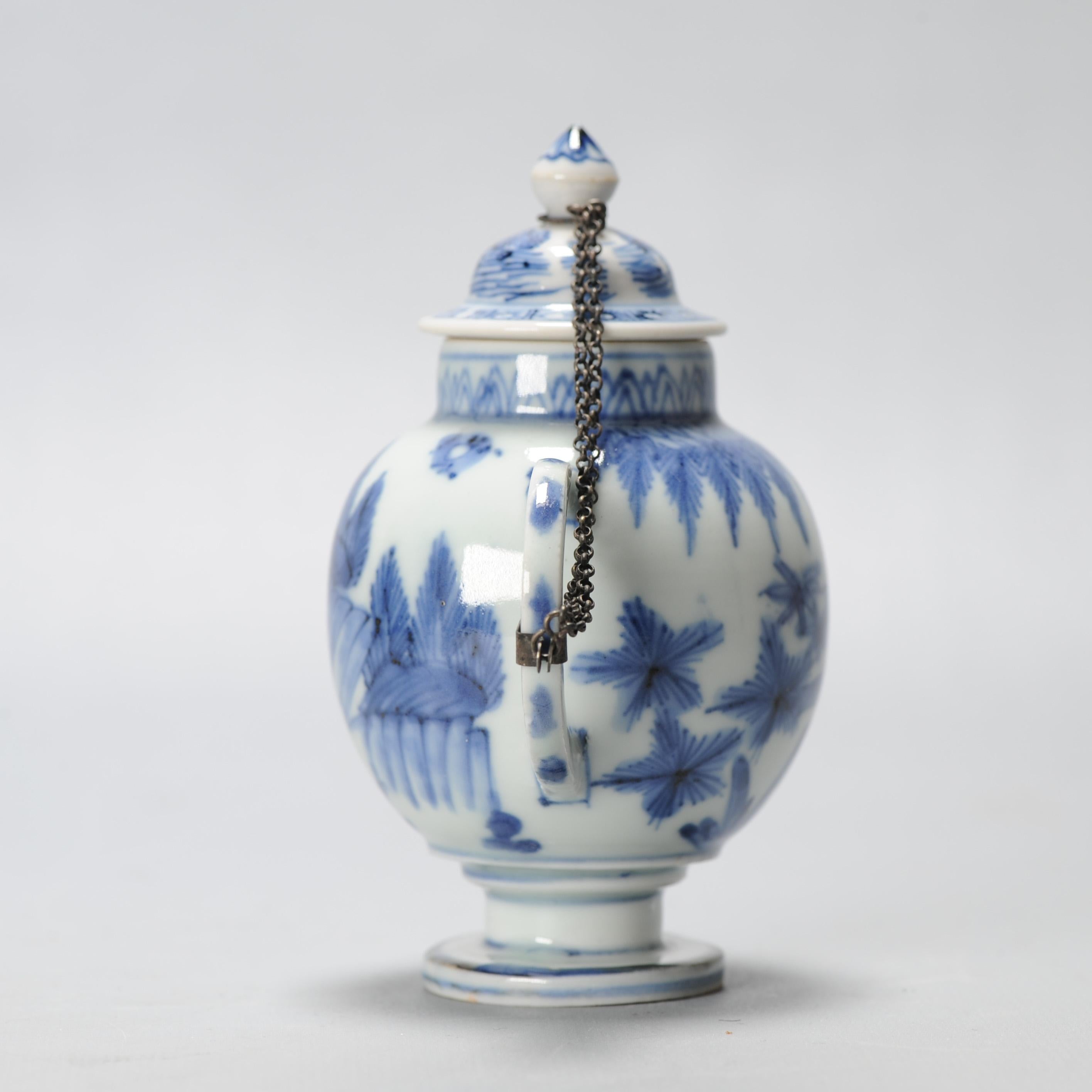 Fino al XVIII secolo Miniatura antica del periodo Edo Ca 1700 Porcellana giapponese Ewer Blue White in vendita