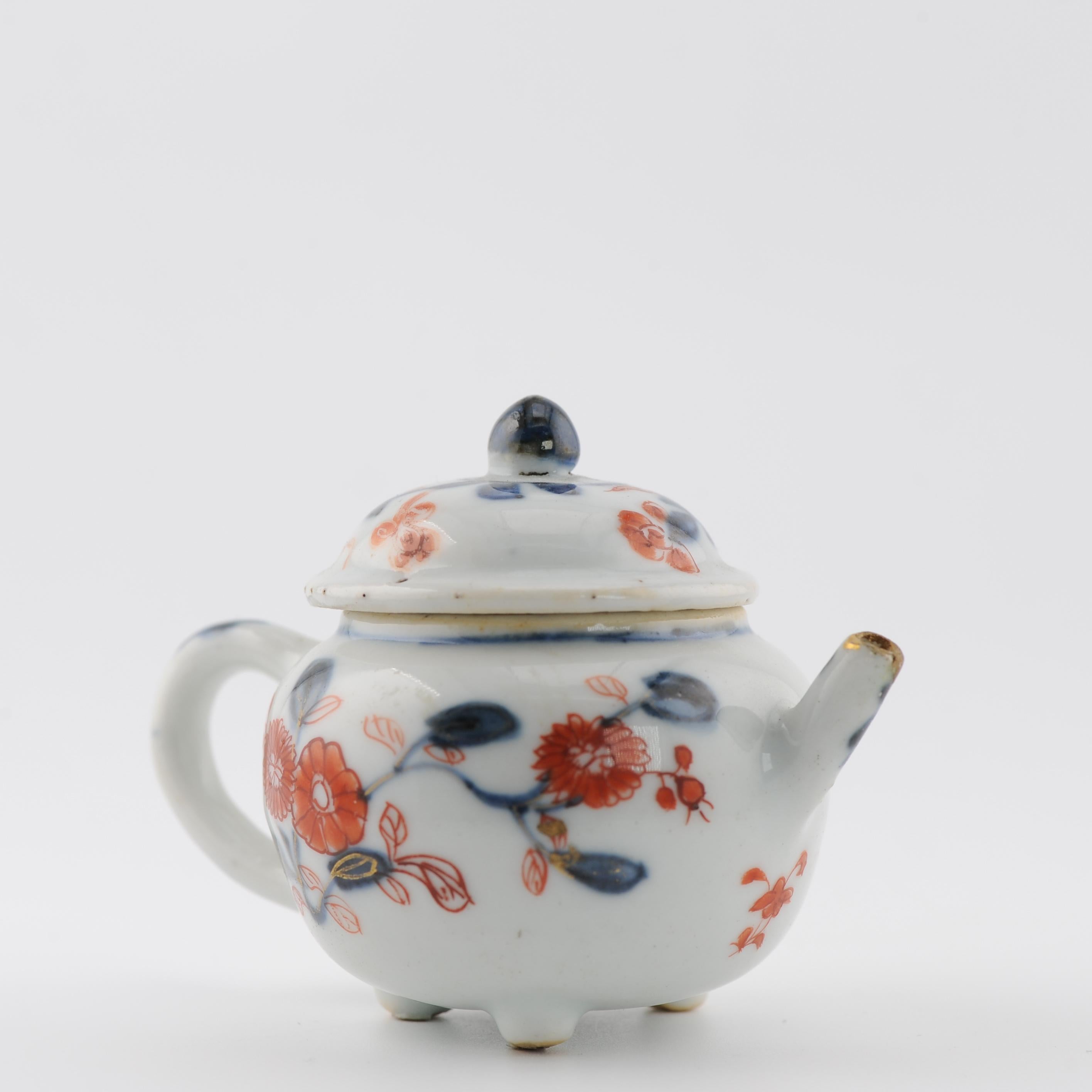 Miniature Antike Edo Periode Ca 1700 Japanisches Porzellan Topf Imari Rot im Zustand „Gut“ im Angebot in Amsterdam, Noord Holland