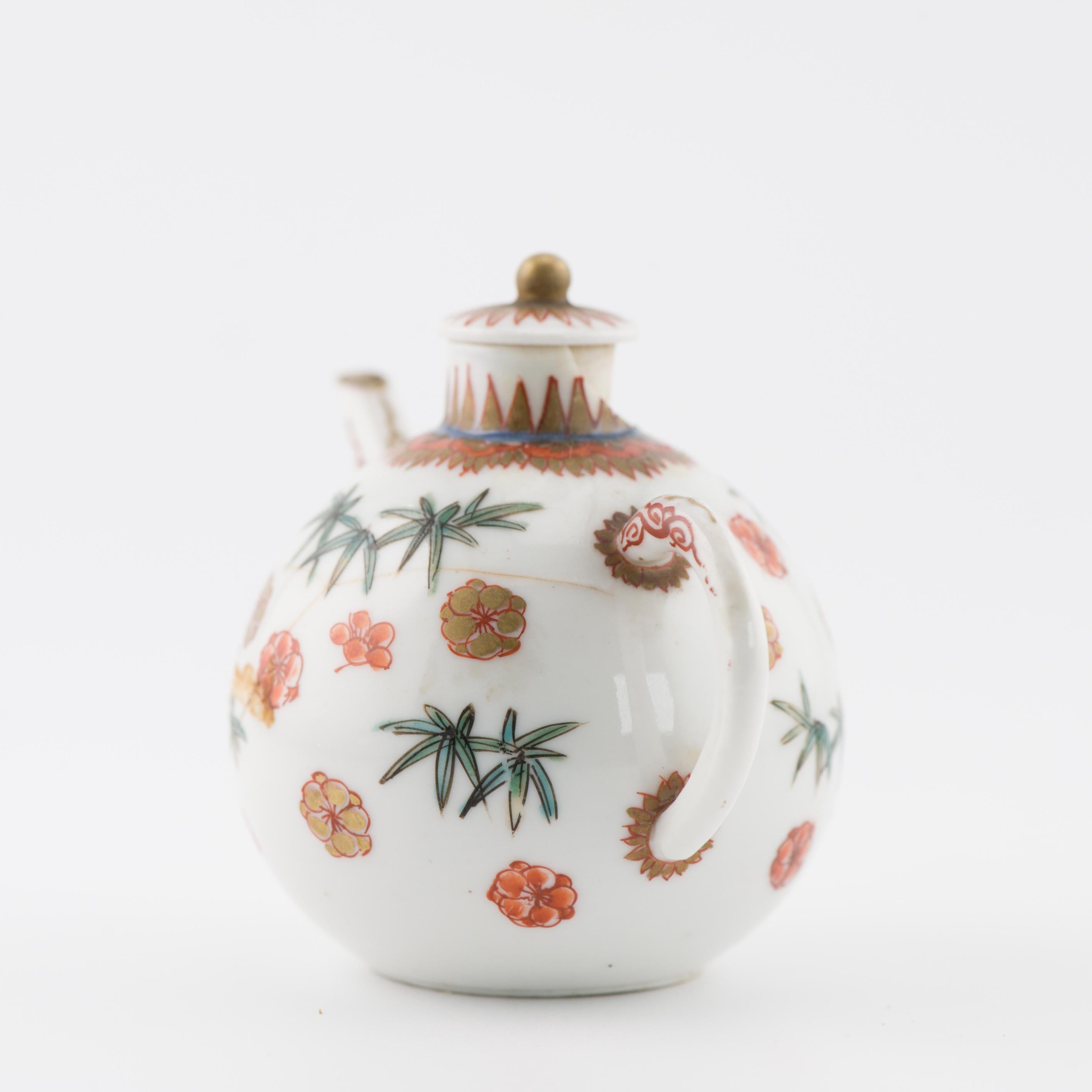 Miniatura di teiera in porcellana giapponese del periodo Edo, inizio XVIII secolo in vendita 5