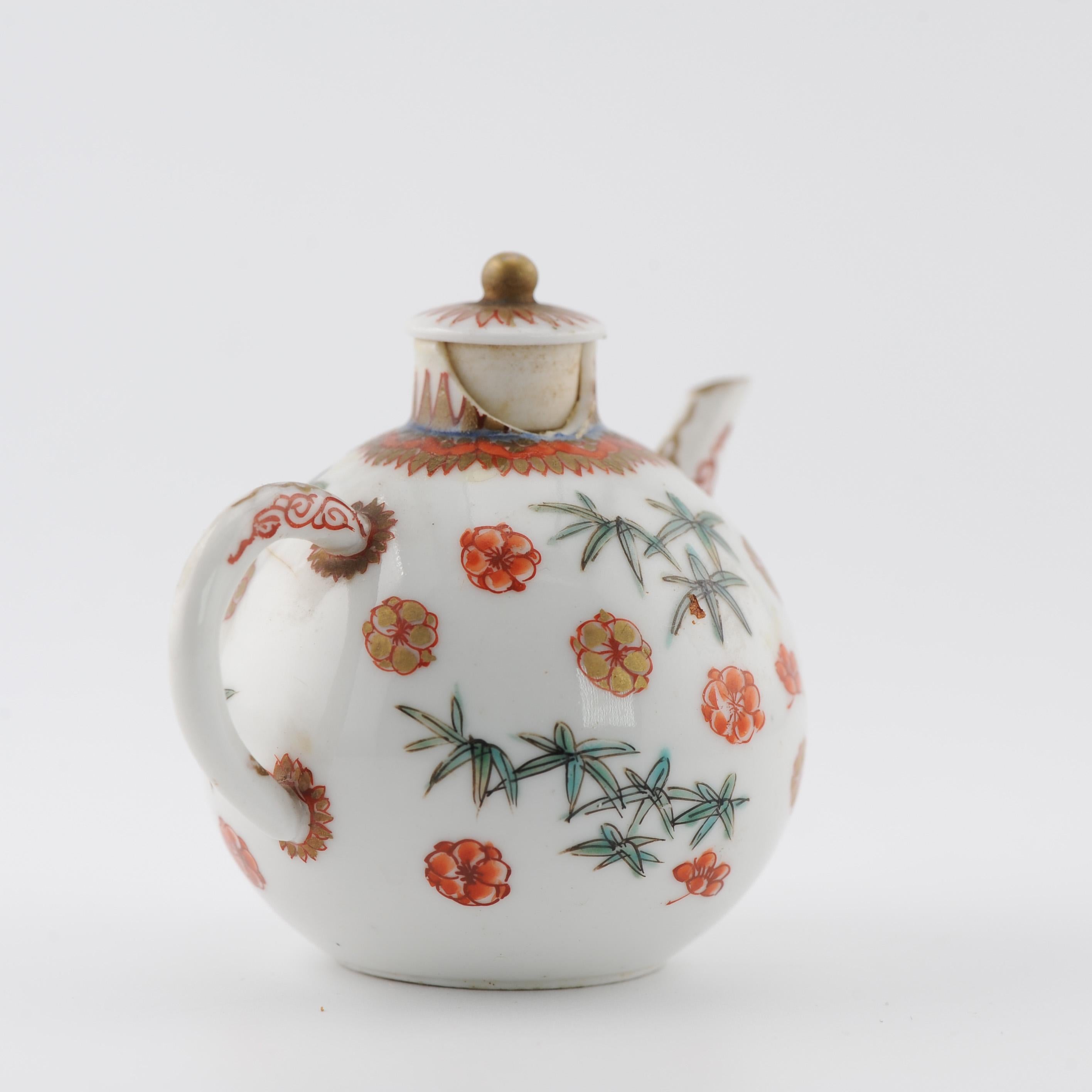 Miniatura di teiera in porcellana giapponese del periodo Edo, inizio XVIII secolo in vendita 7
