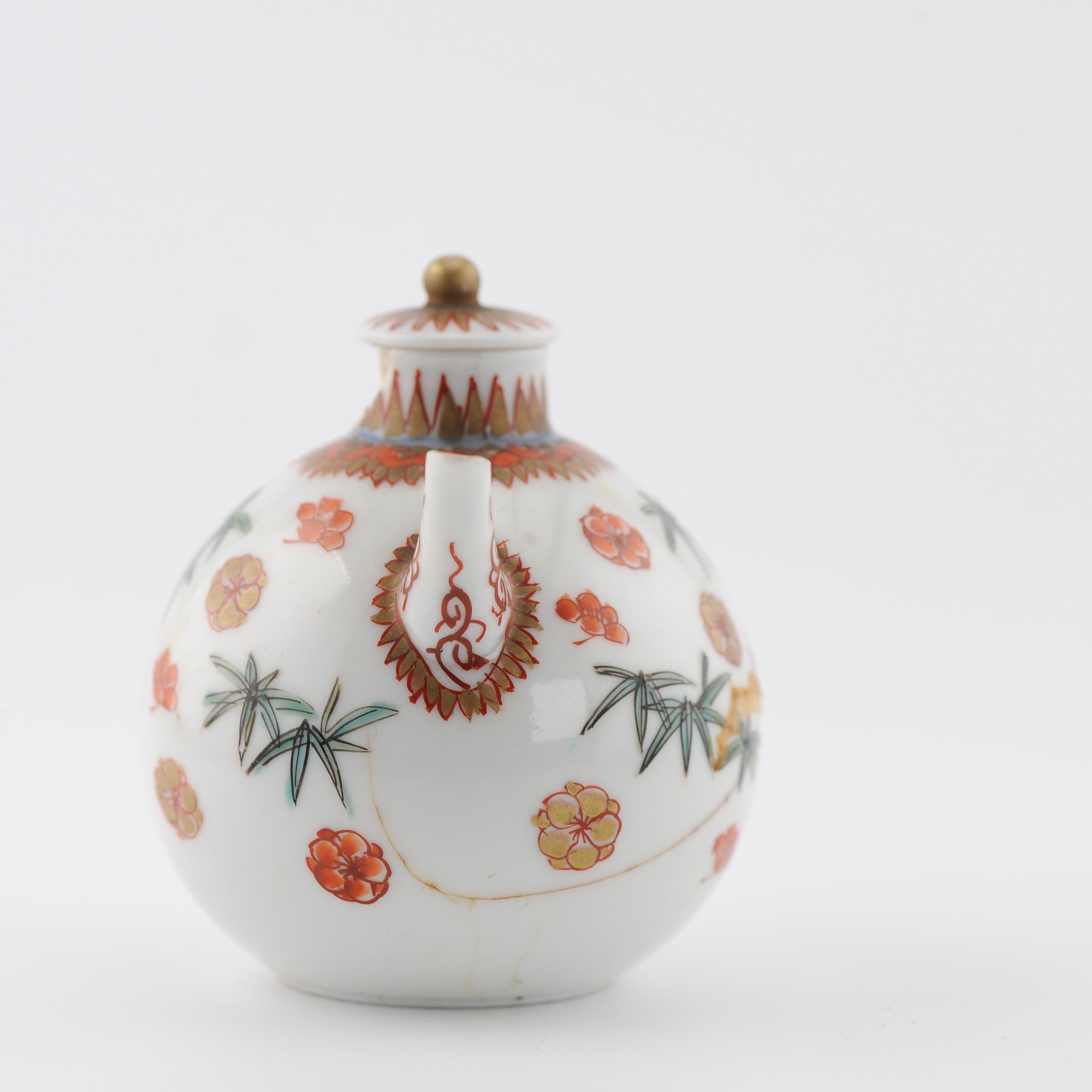 Porcellana Miniatura di teiera in porcellana giapponese del periodo Edo, inizio XVIII secolo in vendita