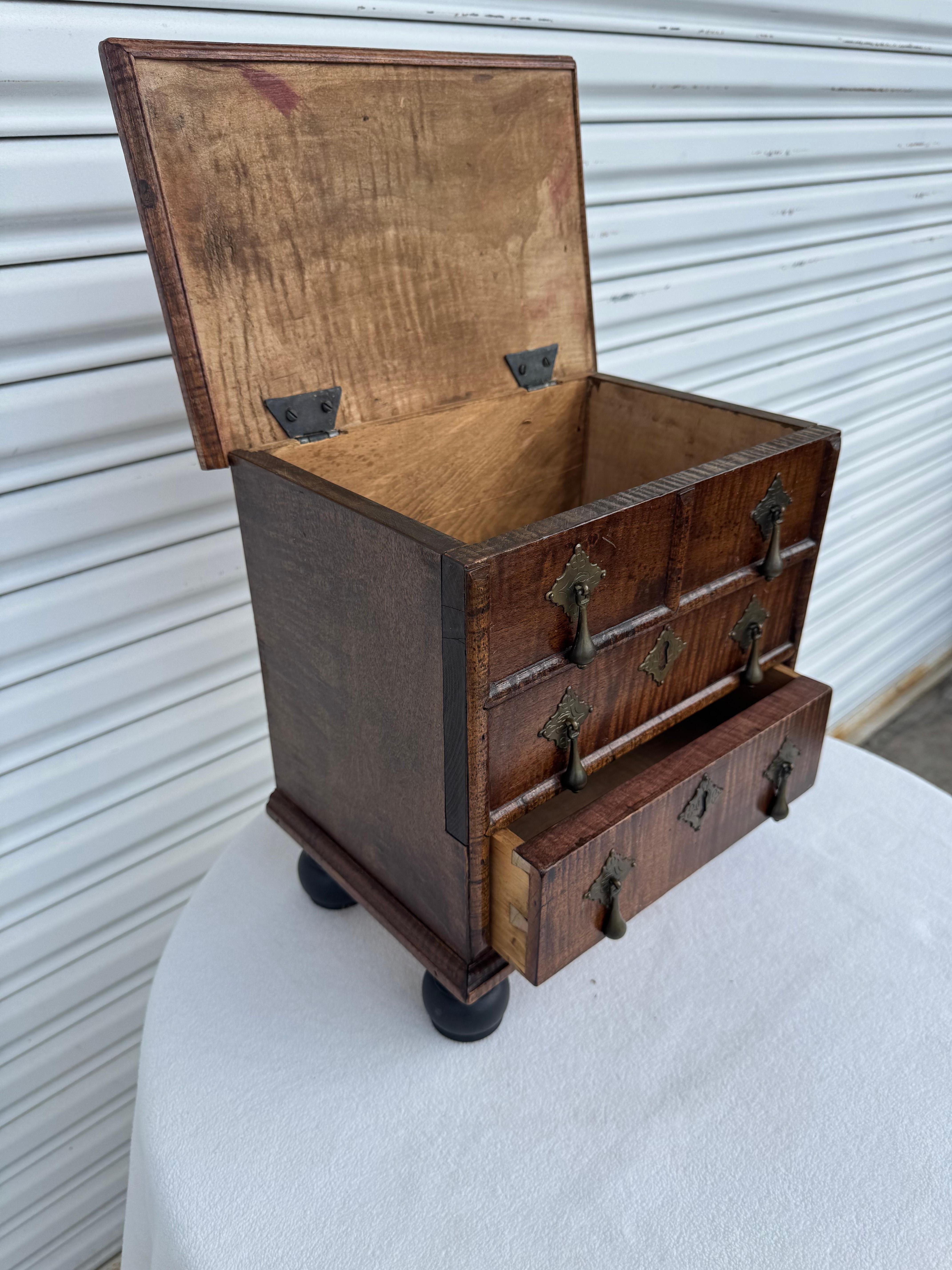 cómoda antigua de caoba george iii en miniatura en venta 2