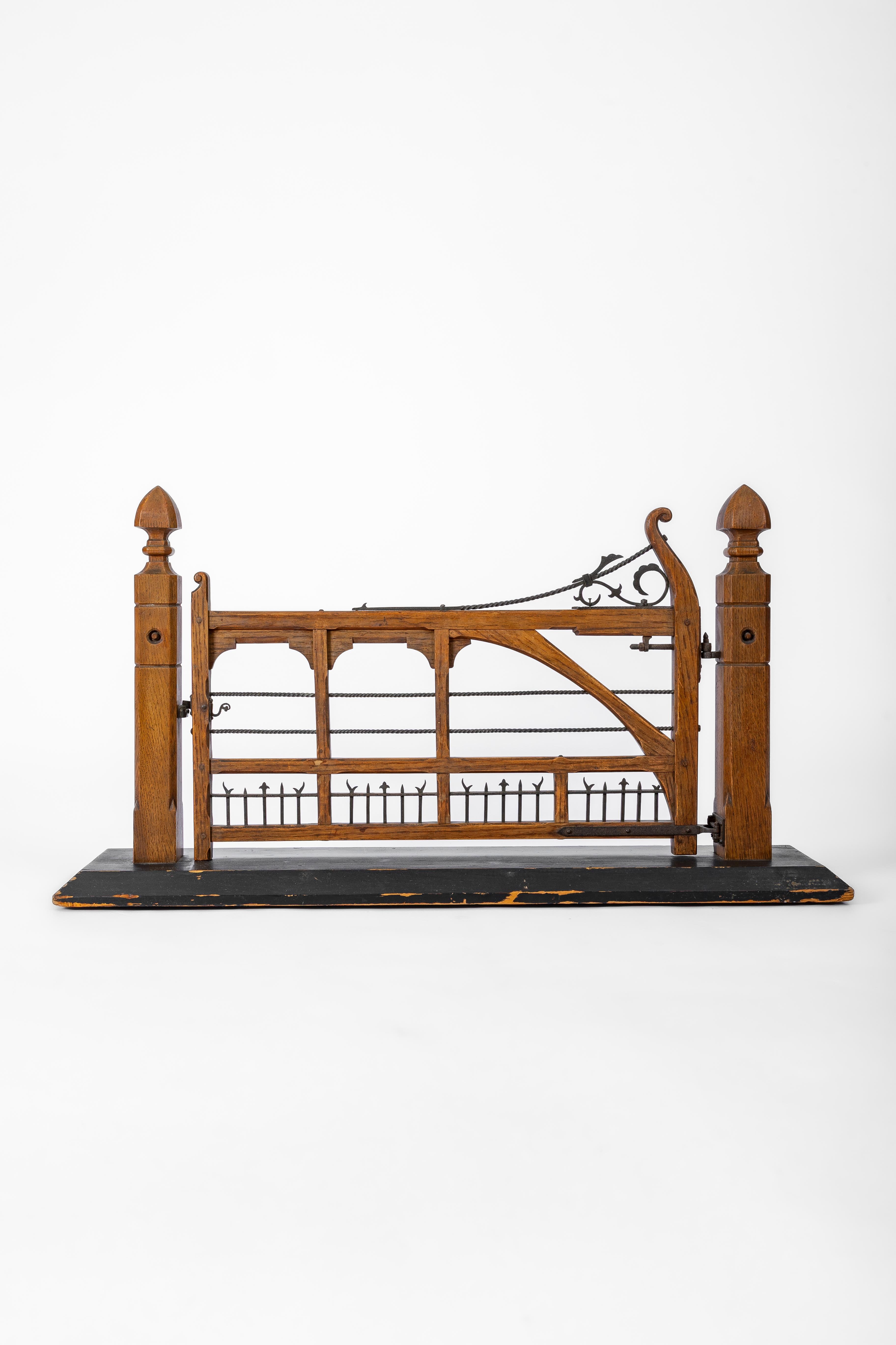 Puerta señorial de madera antigua en miniatura: Casa solariega Litle Stoke Británico en venta