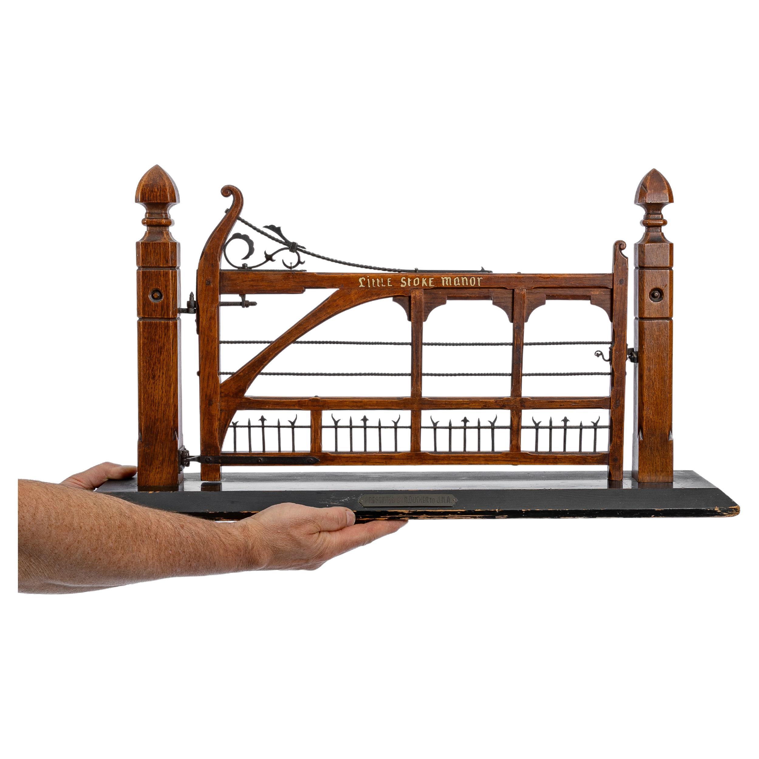 Puerta señorial de madera antigua en miniatura: Casa solariega Litle Stoke en venta