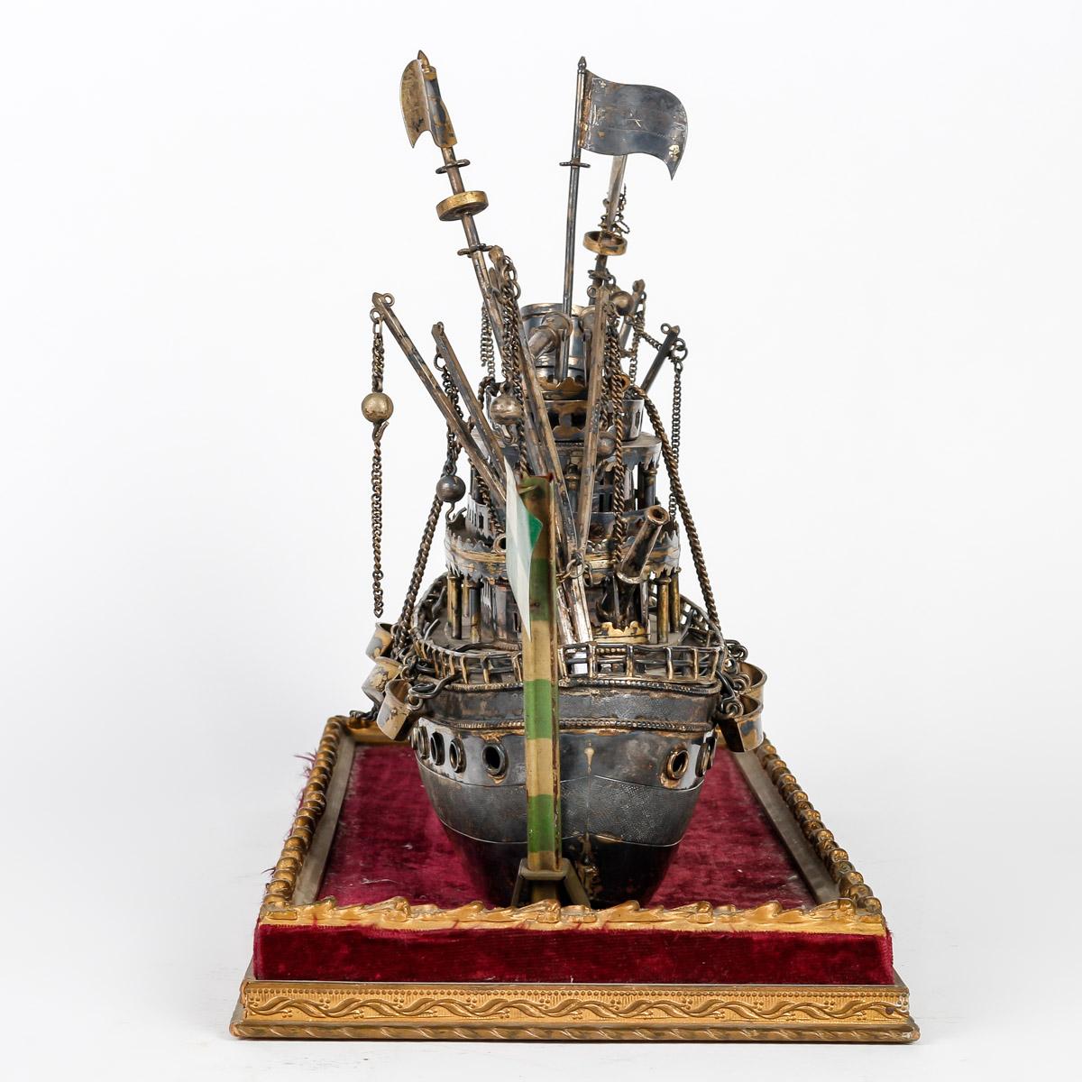 Miniature Army Boat in Sterling Silver, 19th Century, English Work. In Good Condition For Sale In Saint-Ouen, FR