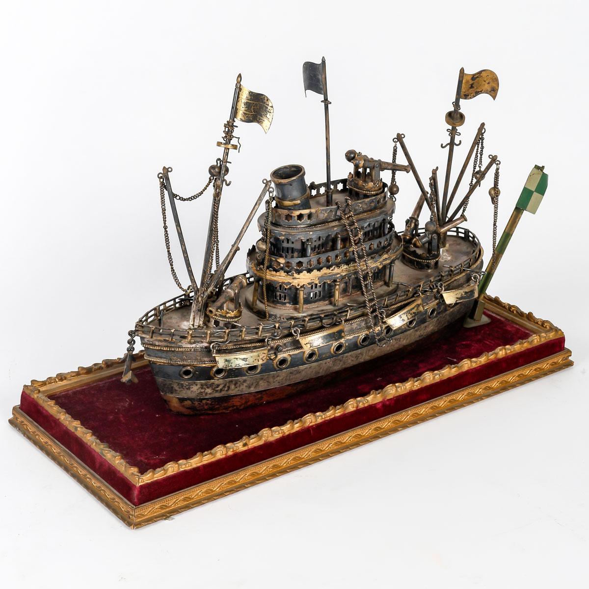 Miniature Army Boat in Sterling Silver, 19th Century, English Work. For Sale 5