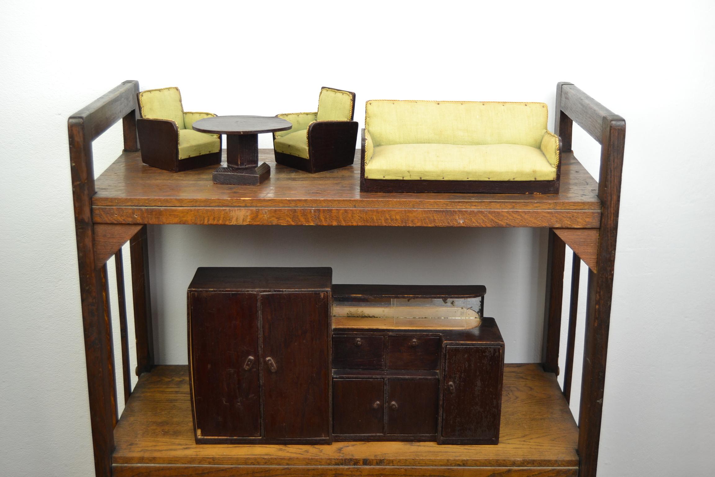 Miniature Art Deco furniture.
Large scale wooden models of an Art Deco cabinet,
Art Deco 3-seat and 2 Art Deco club chairs with Art Deco coffee table.
This dining- room set, living room set is very detailed.
The club chairs and seat have green