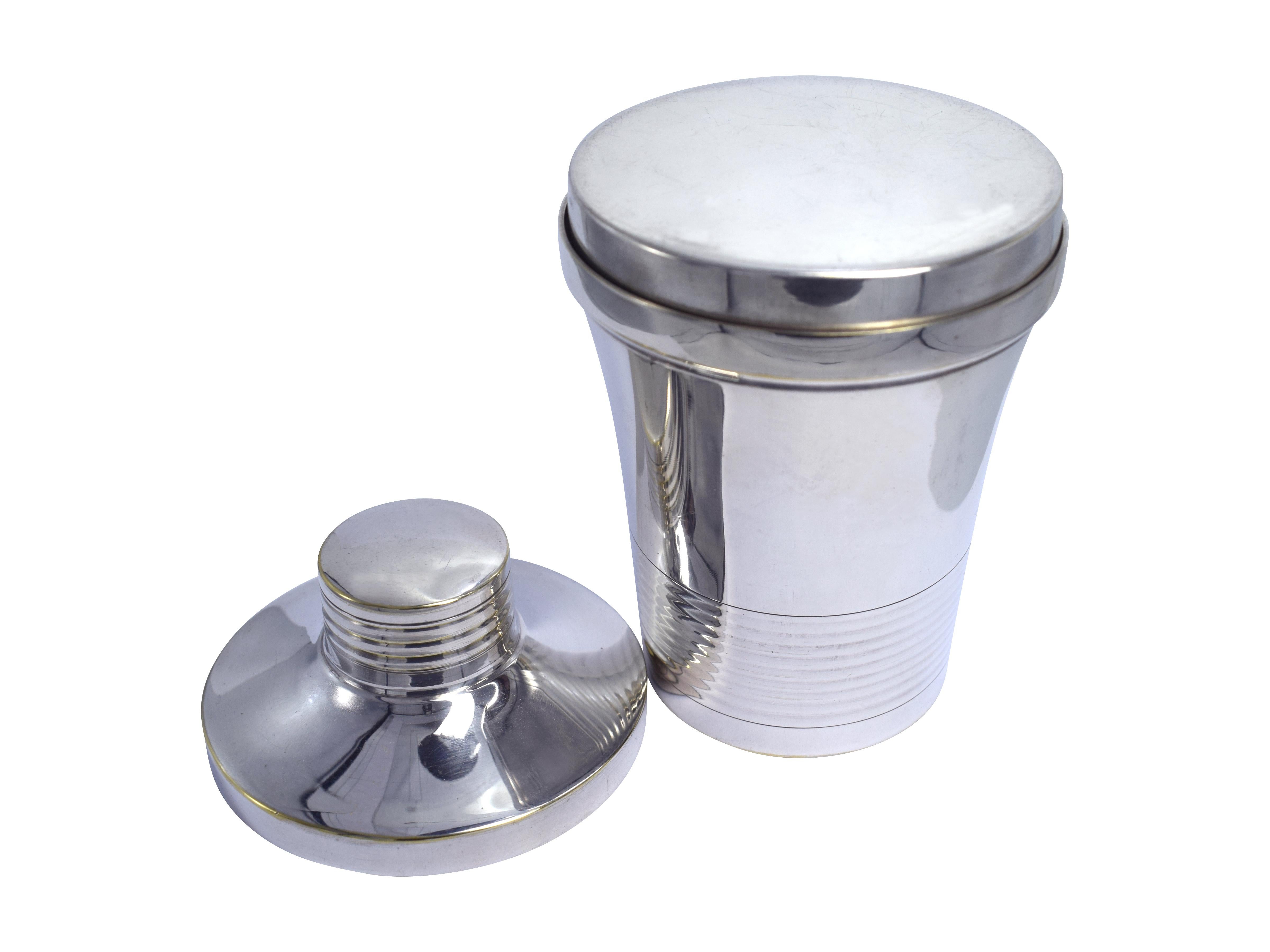 Very attractive and an unusual sized Art Deco cocktail shaker. Dating to the 1930s and in very good clean condition with no dents or tarnishing is this silver plated shaker which is hall marked to the base. Lovely dinky size and would make a