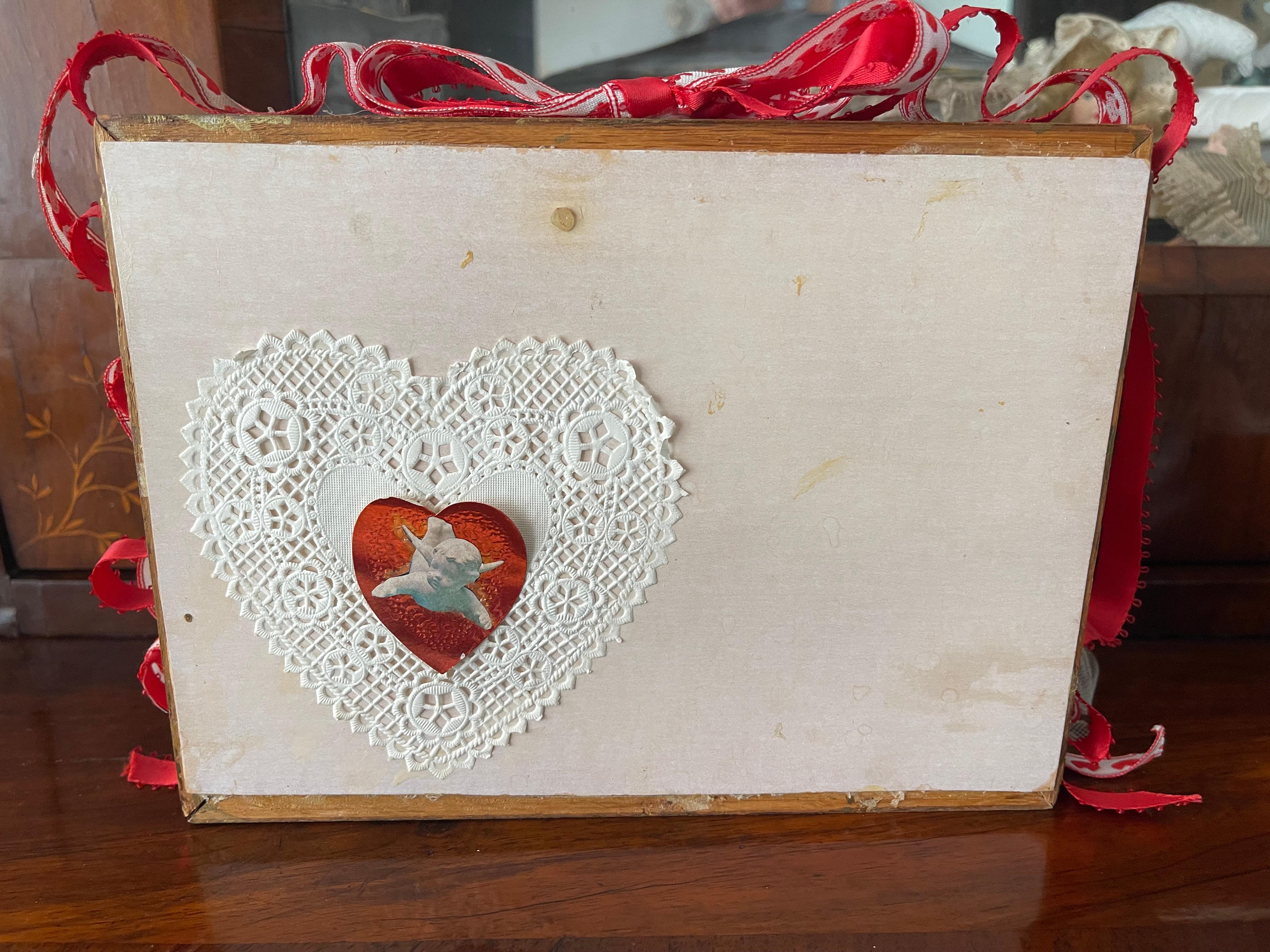 Miniature Artisan Valentines Room Box Dollhouse In Good Condition For Sale In Boca Raton, FL