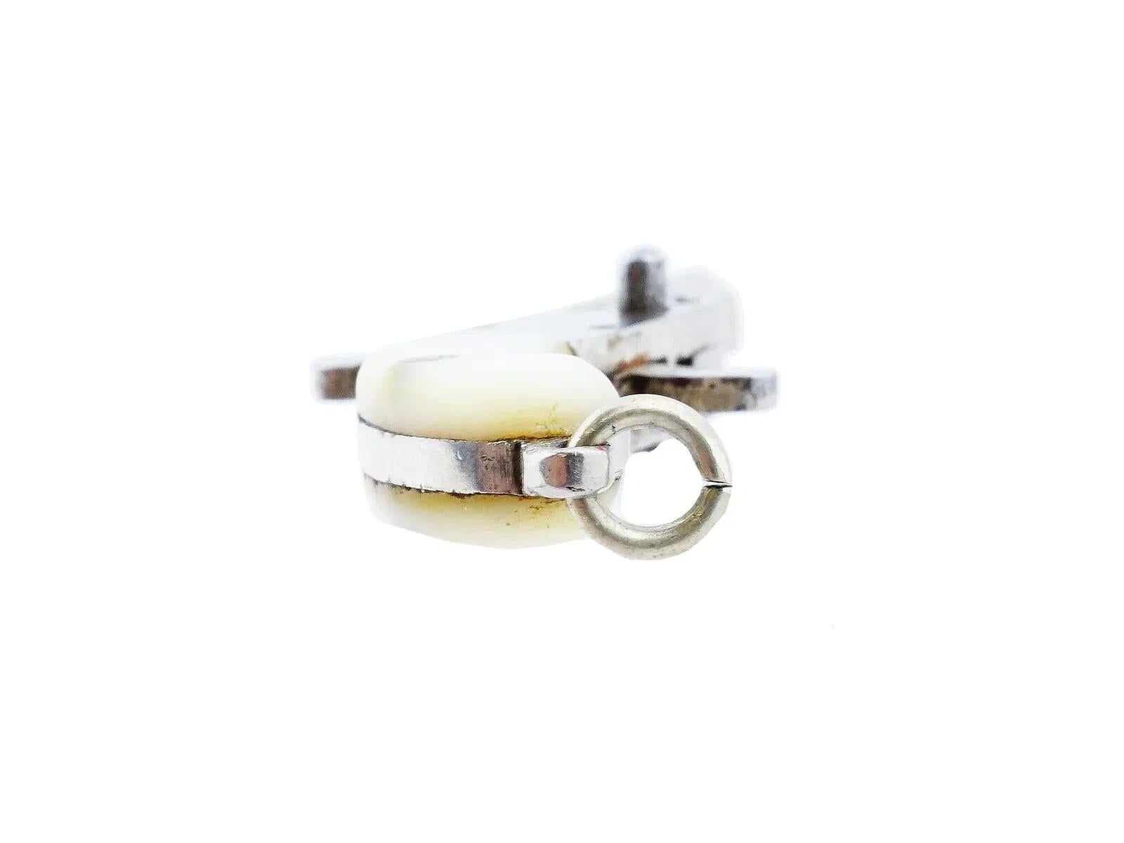 Miniature épingle en nacre autrichienne bibelot en vente 1