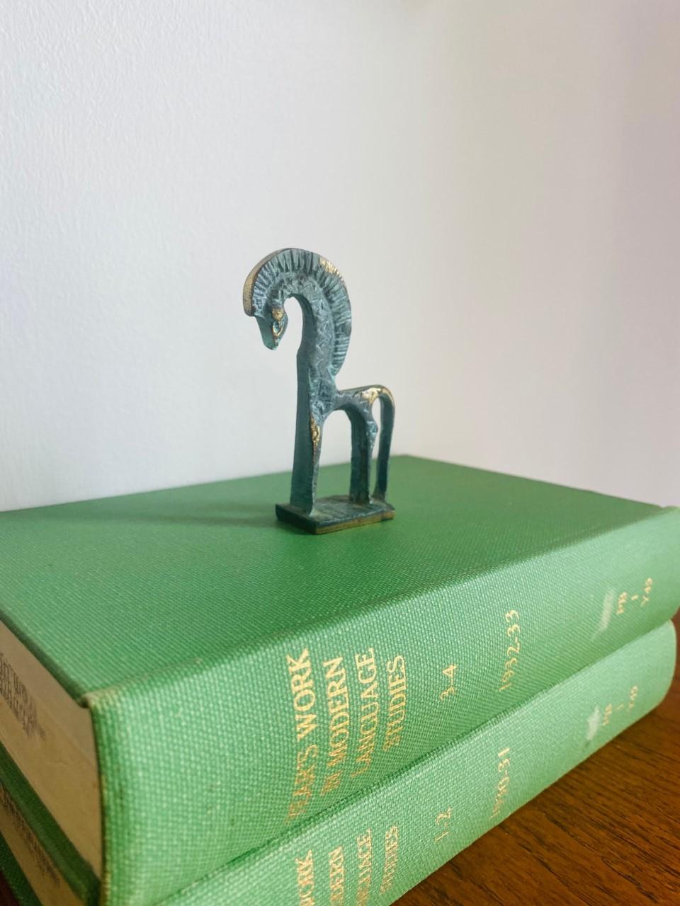 Grec Sculpture miniature de cheval étrusque en bronze dans le style de Frederick Weinberg