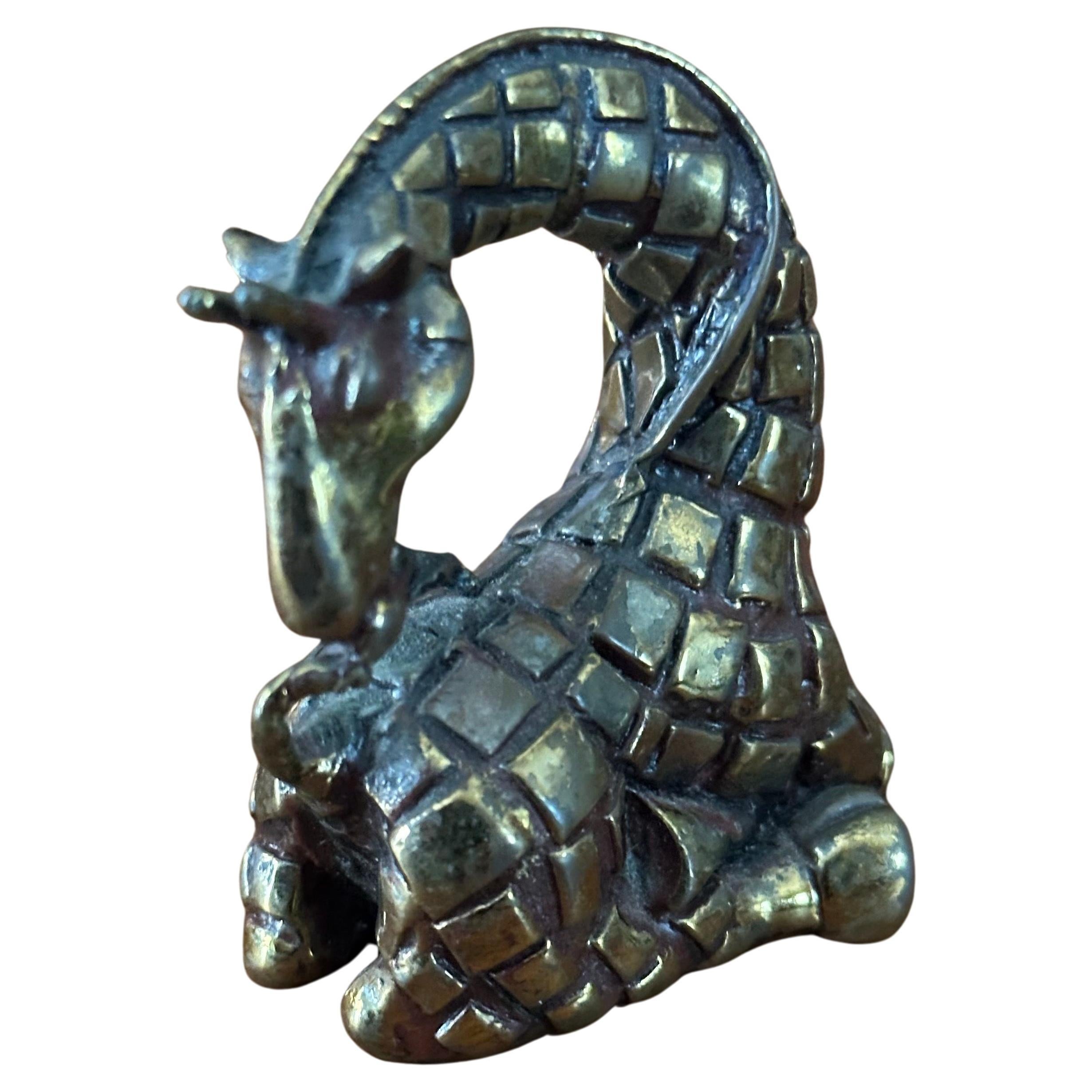 Scultura di Giraffa in bronzo in miniatura / fermacarte di Joseph Addotta in vendita 3