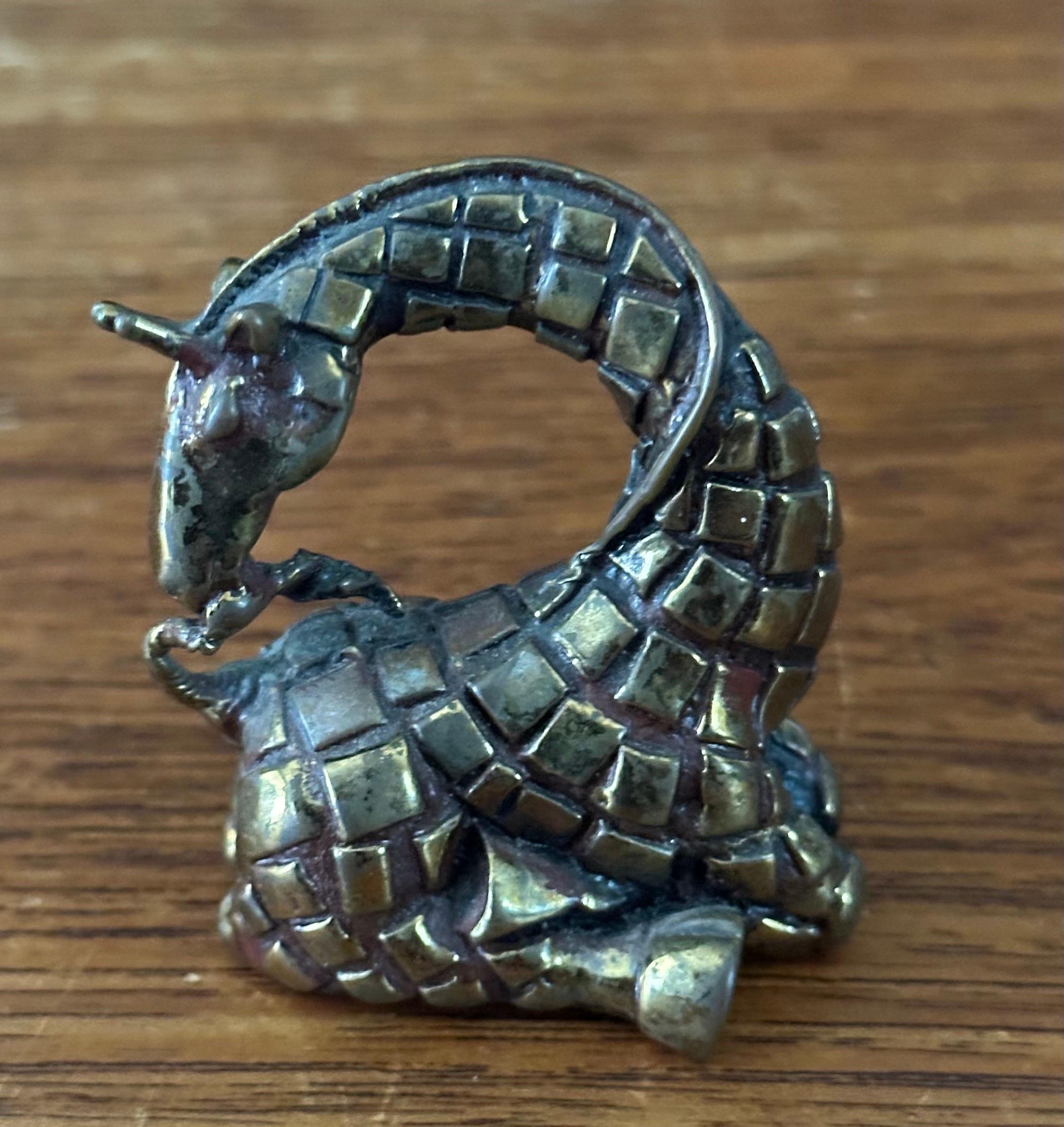 XX secolo Scultura di Giraffa in bronzo in miniatura / fermacarte di Joseph Addotta in vendita
