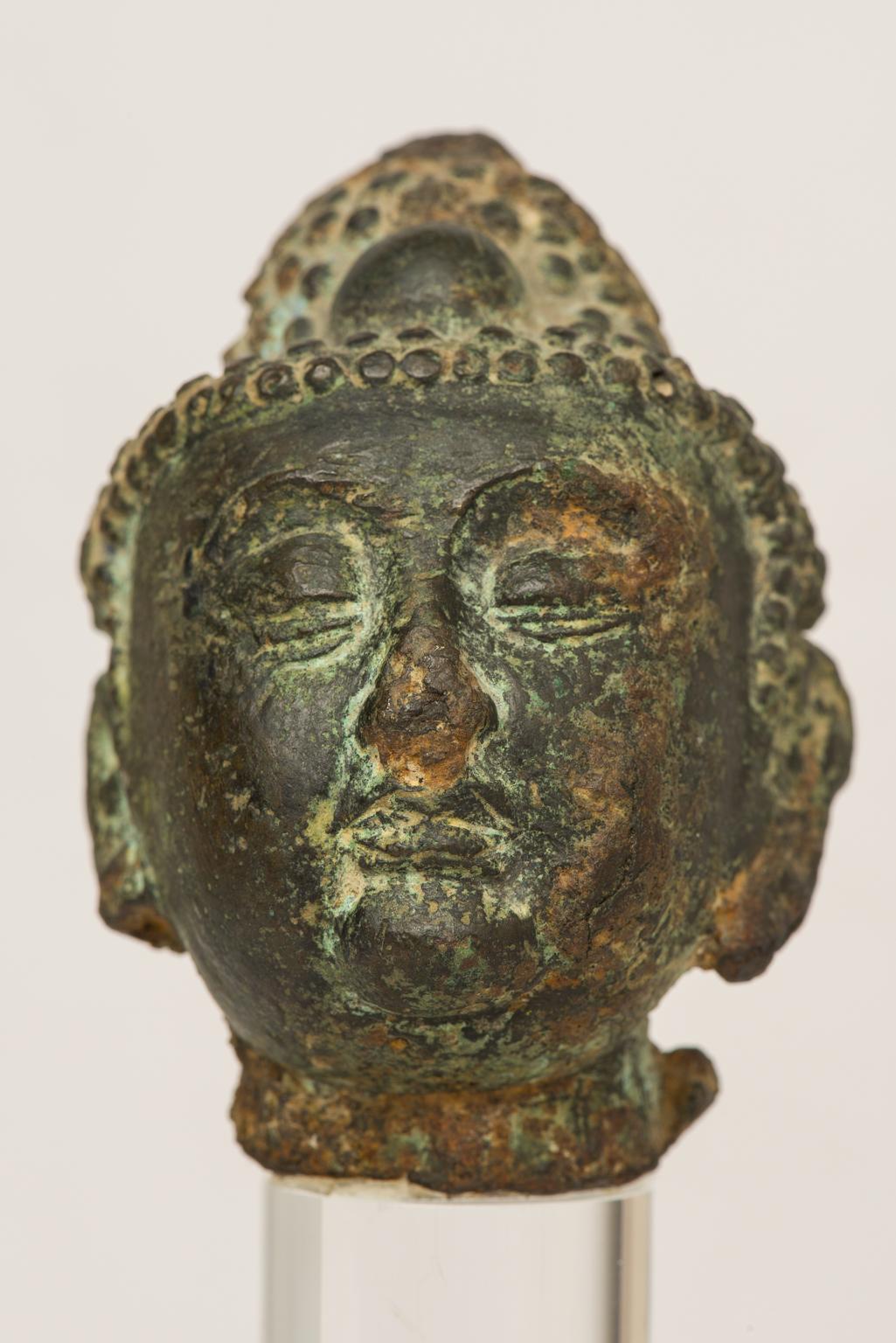 Miniature Bronze Head Sculpture from Laos or Cambogia In Good Condition For Sale In Alessandria, Piemonte
