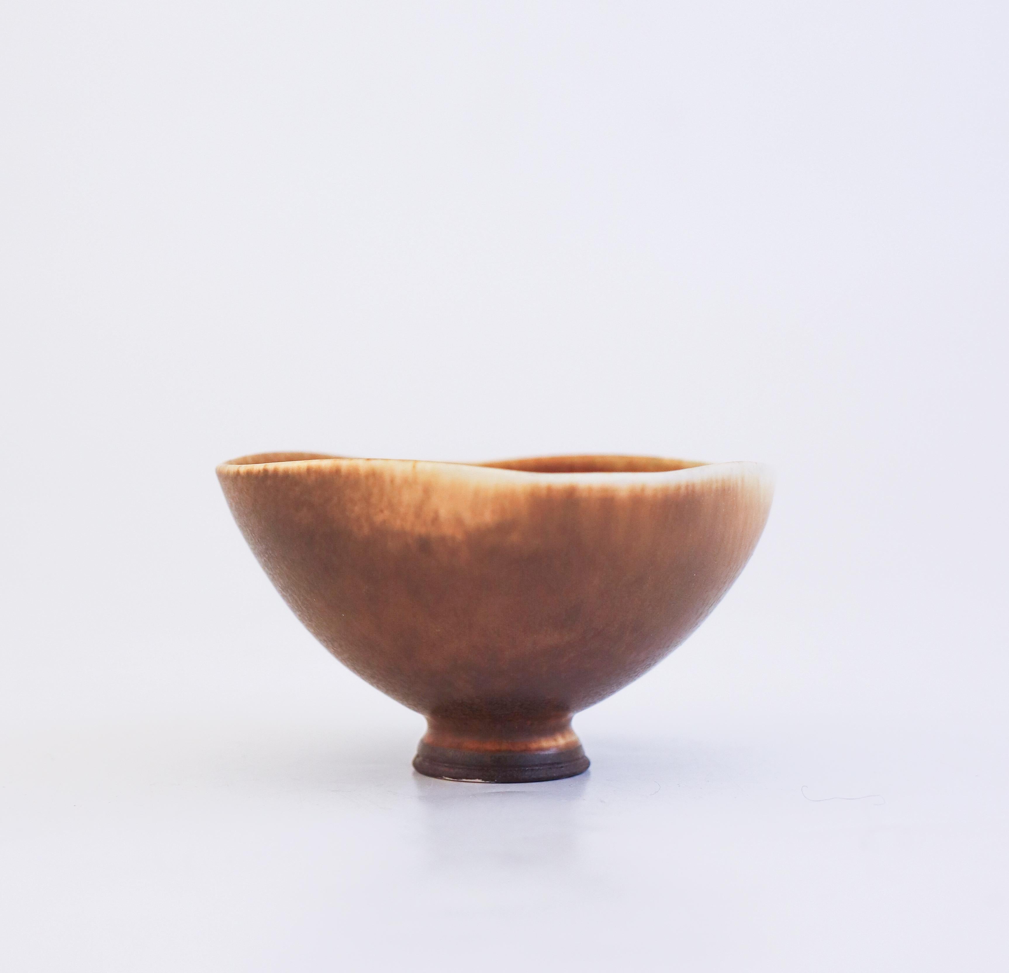 Scandinavo moderno Ciotola in miniatura in ceramica marrone, Berndt Friberg, Gustavsberg - 1977 in vendita
