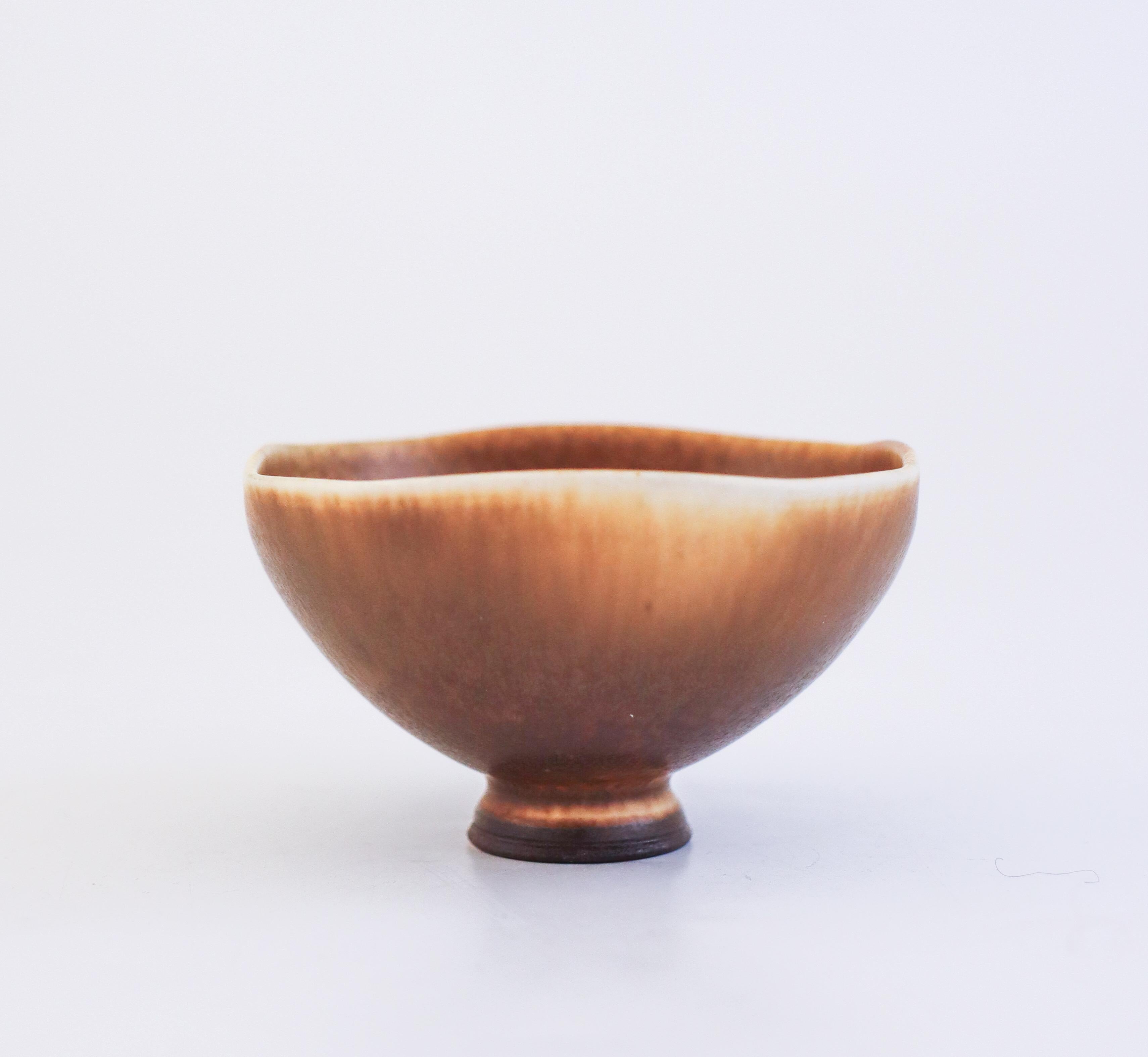 XX secolo Ciotola in miniatura in ceramica marrone, Berndt Friberg, Gustavsberg - 1977 in vendita