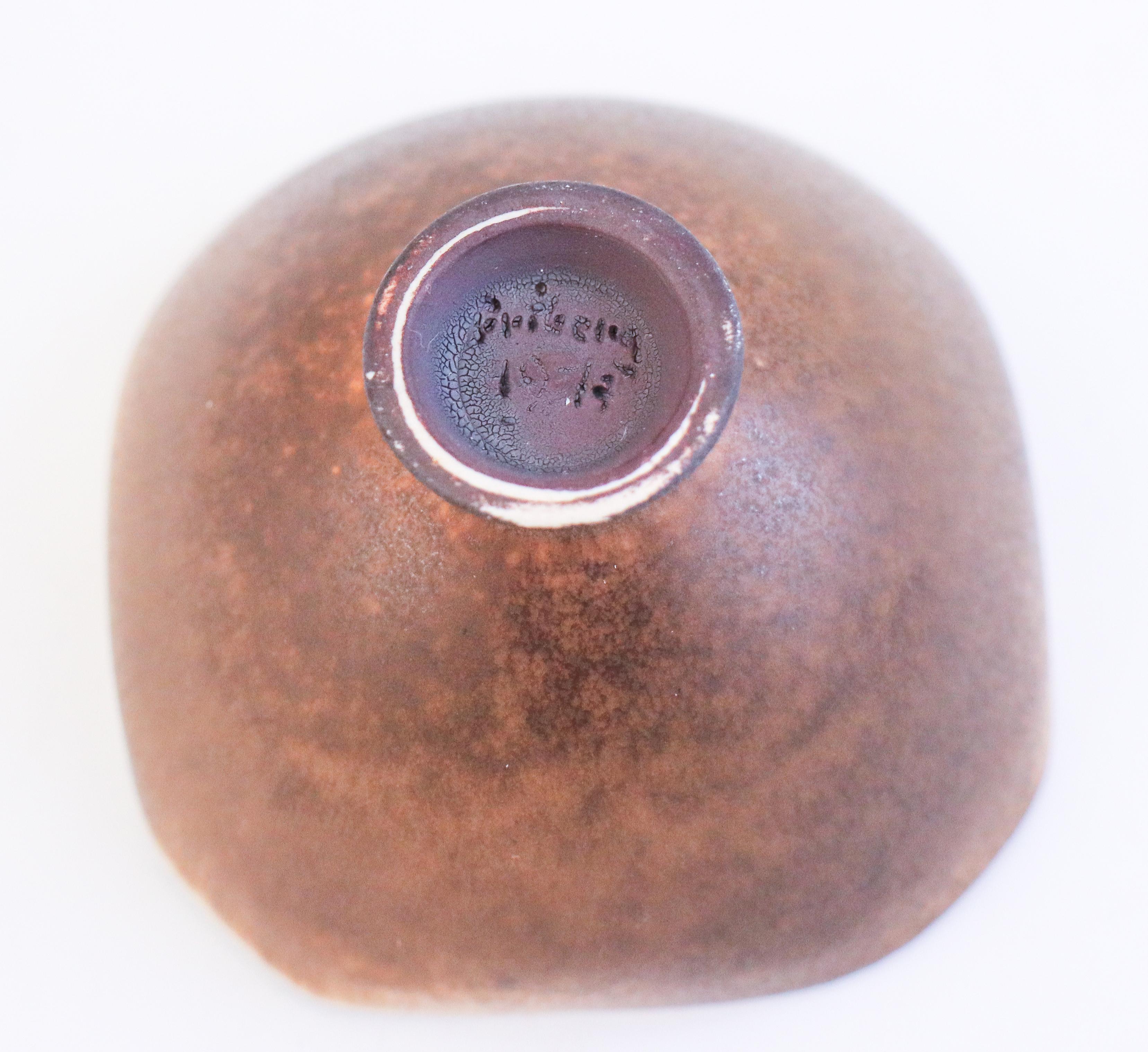 Ciotola in miniatura in ceramica marrone, Berndt Friberg, Gustavsberg - 1977 in vendita 2