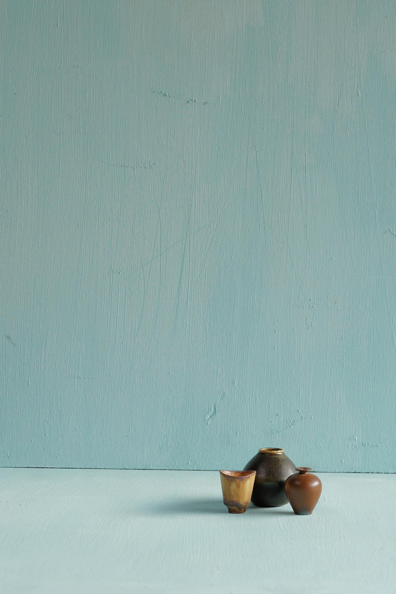 Miniature brown ceramic vase by Berndt Friberg, Gustavsberg, Sweden 1950s In condizioni buone in vendita a Antwerpen, BE