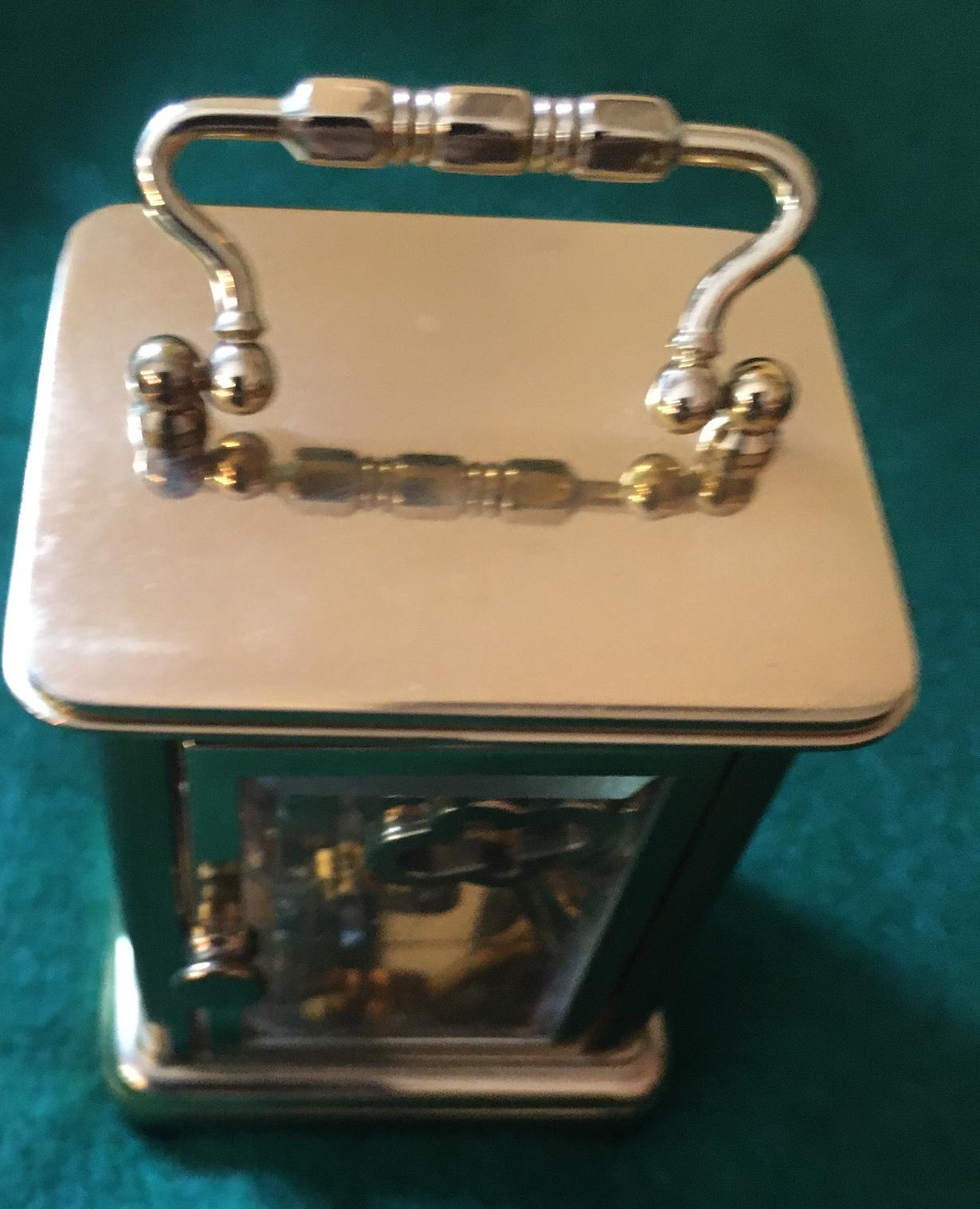 Miniature Kutsche Uhr von Mathew Norman der Schweiz w / Original Schlüssel (Neoklassisch) im Angebot