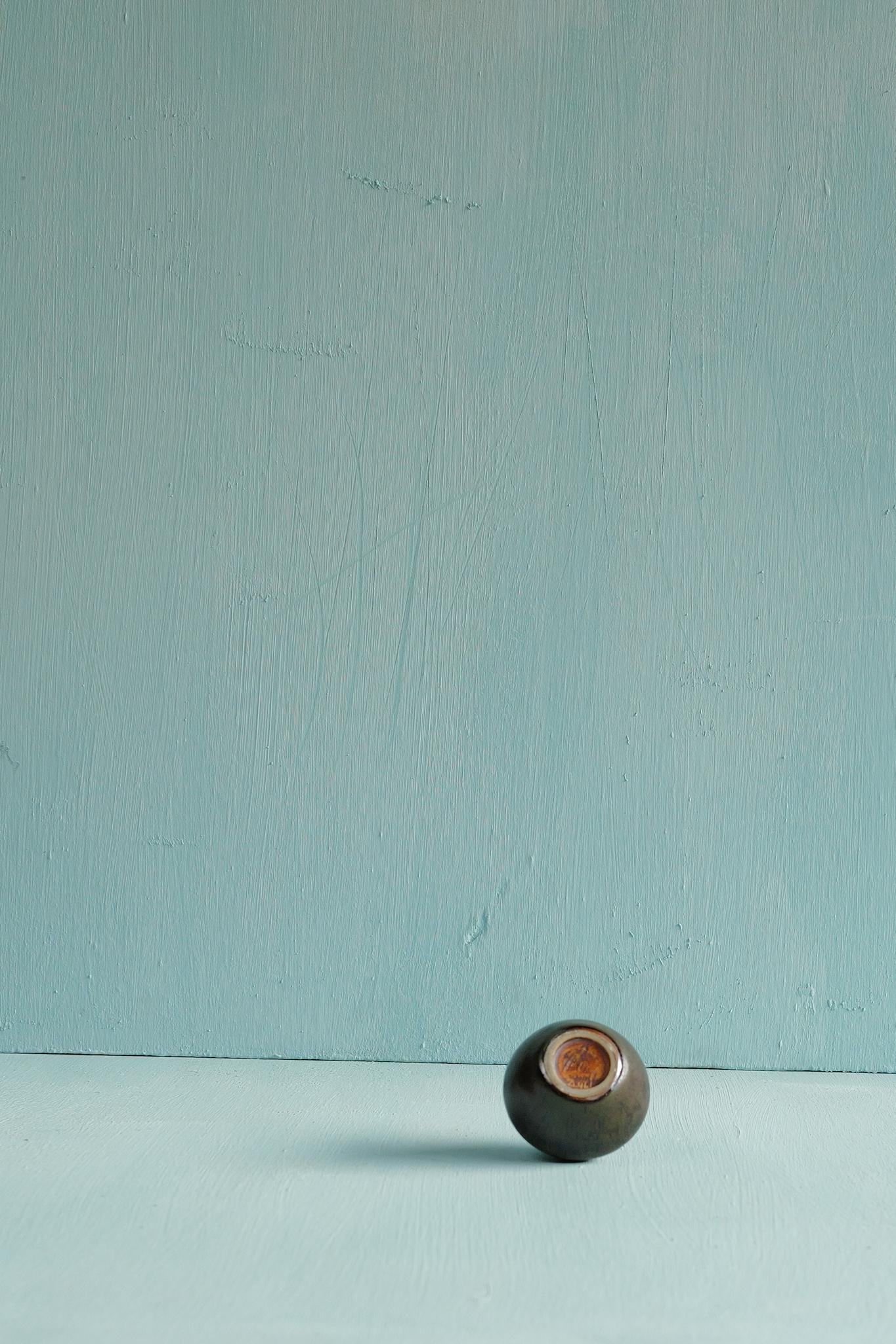 Miniature ceramic vase by Berndt Friberg, Gustavsberg, Sweden 1950s In Good Condition For Sale In Antwerpen, BE