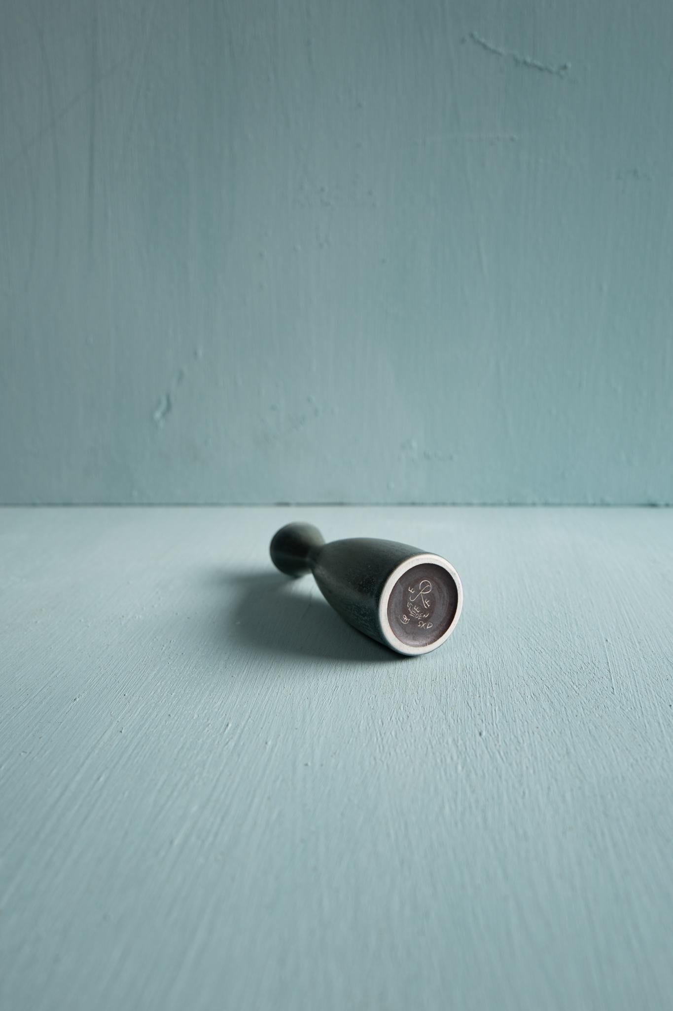 Miniature ceramic vase by Carl-Harry Stålhane, Rörstrand, Sweden, 1950s In condizioni buone in vendita a Antwerpen, BE