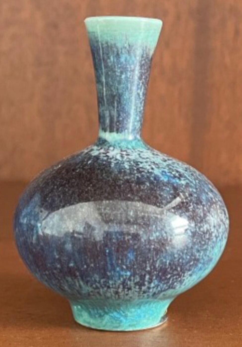 Cerámica en miniatura con cuello alargado de Berndt Friberg Sueco en venta