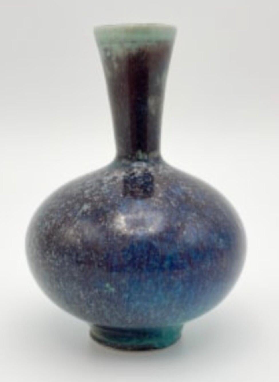 Cerámica en miniatura con cuello alargado de Berndt Friberg en Excelente estado para la venta en Atlanta, GA