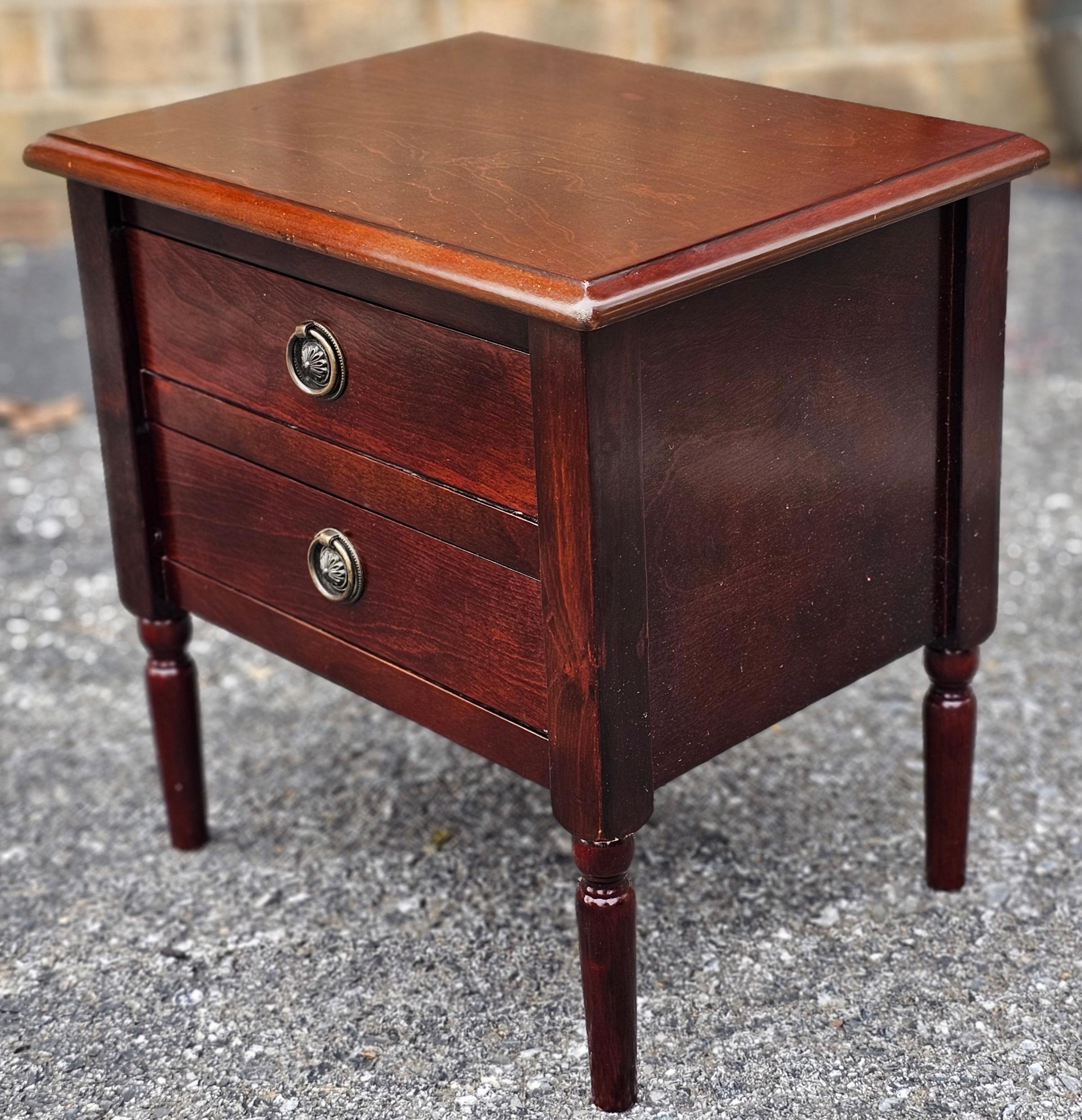 20ième siècle Table de rangement à deux tiroirs en cerisier miniature en vente