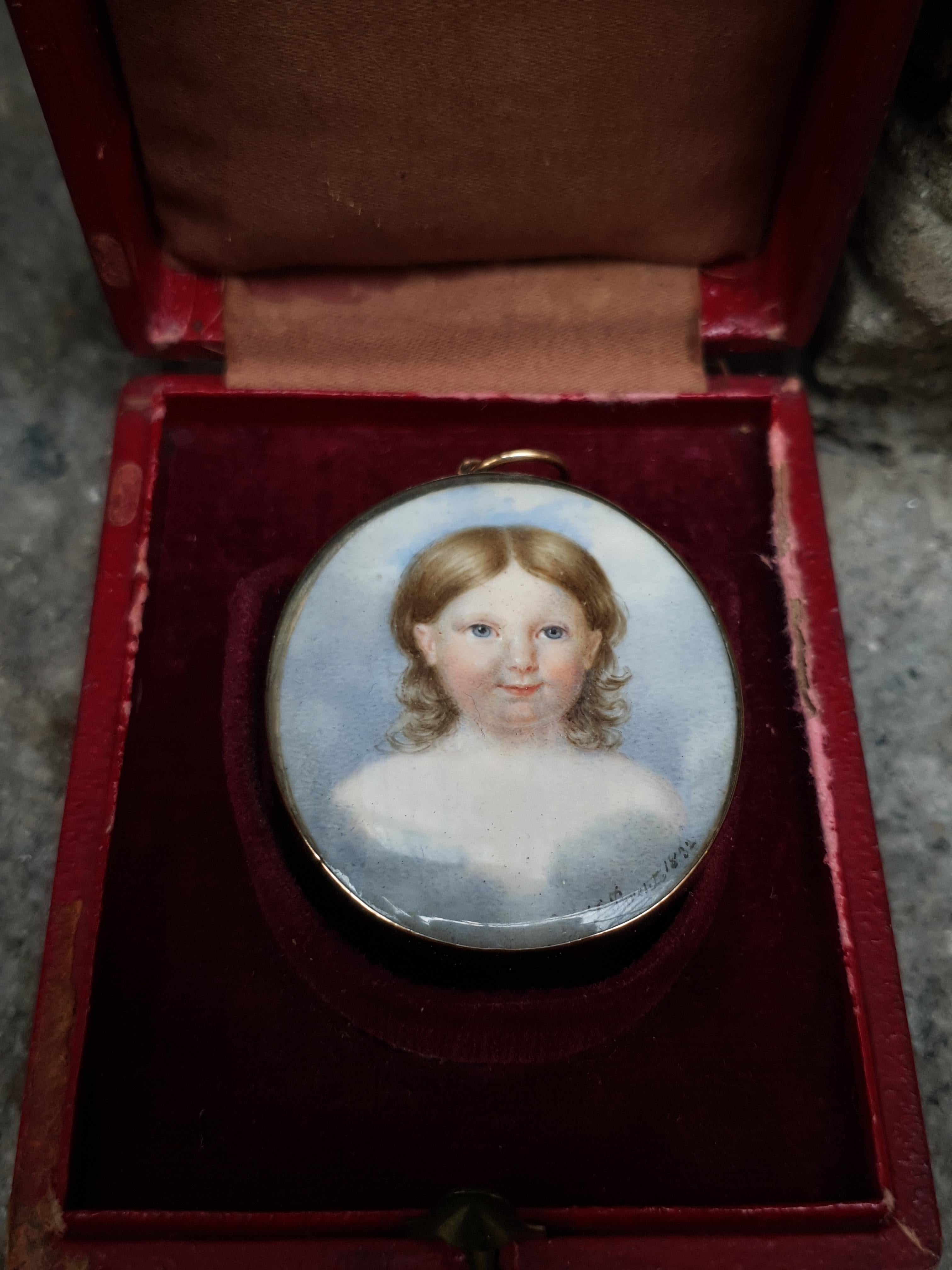 Very nice quality work this miniature portrait of a child. Signed by Joseph Parent 1832. The frame is 18 kt  gold.
Size:40mmx35mm . On the reverse side there is a hair piece presented.
