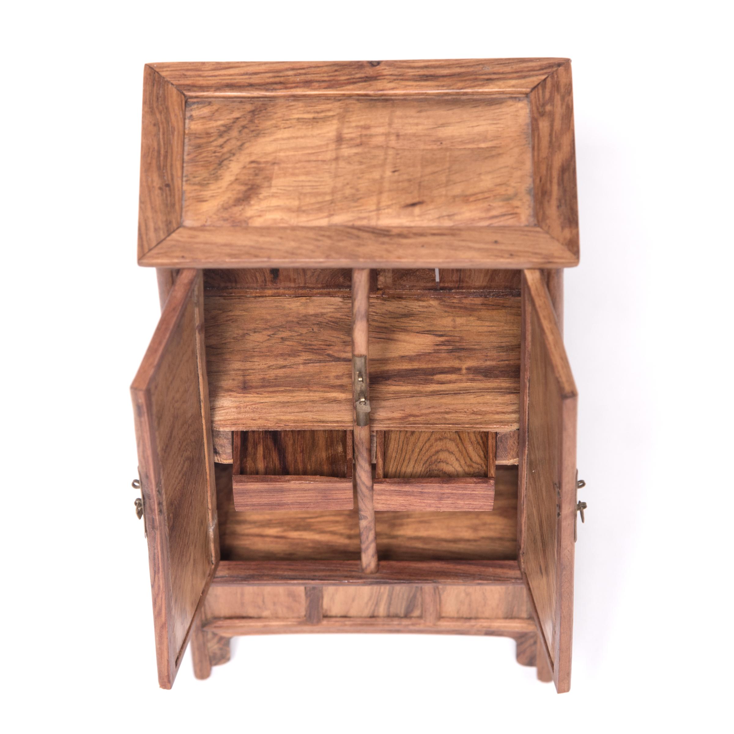 Bois de feuillus Meuble de rangement chinois miniature en noodle en vente