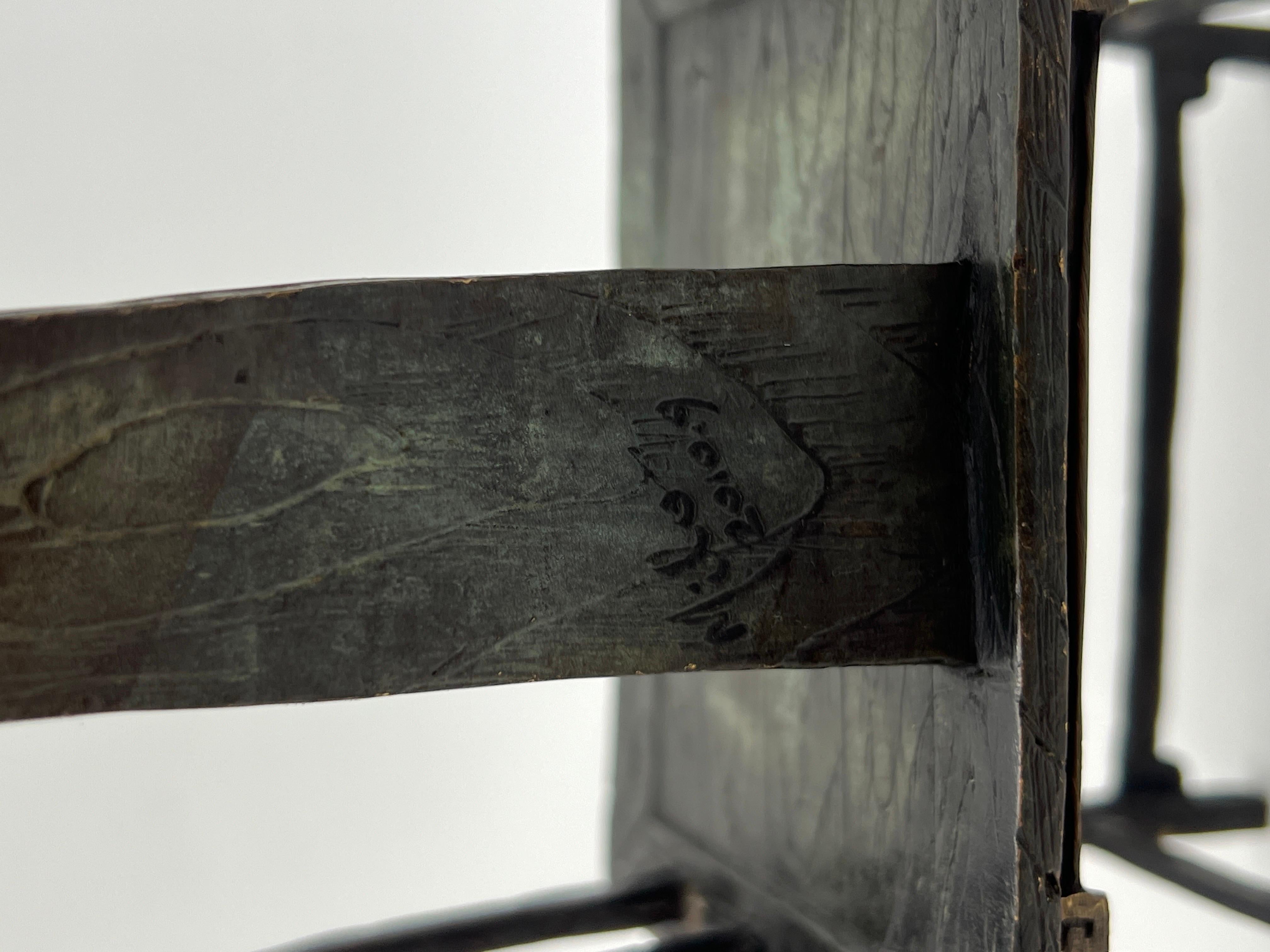 Chaise d'exposition miniature chinoise en bronze patiné en forme de fer à cheval - Signé  en vente 4