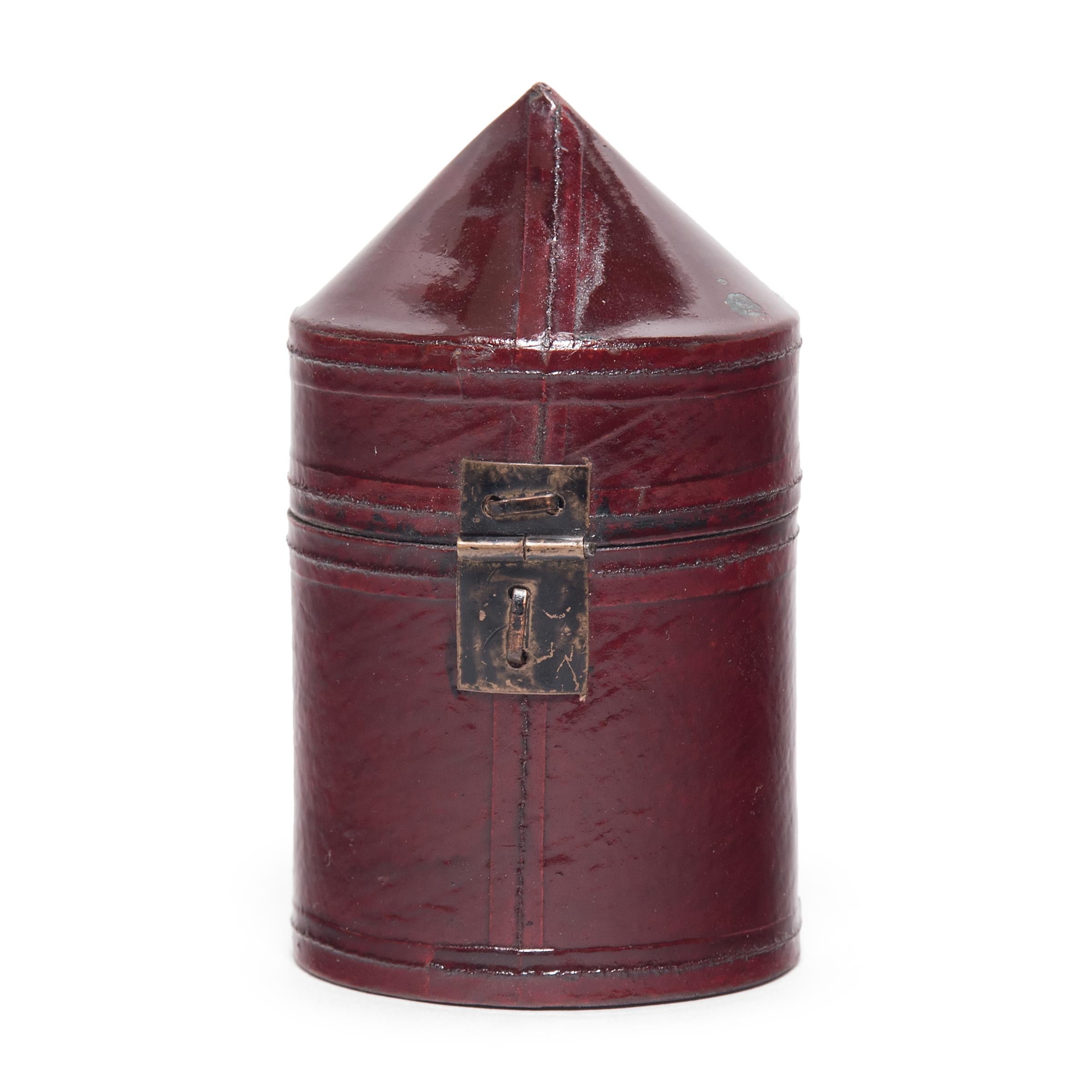 Qing Miniature Chinese Red Lacquer Hat Box, circa 1850